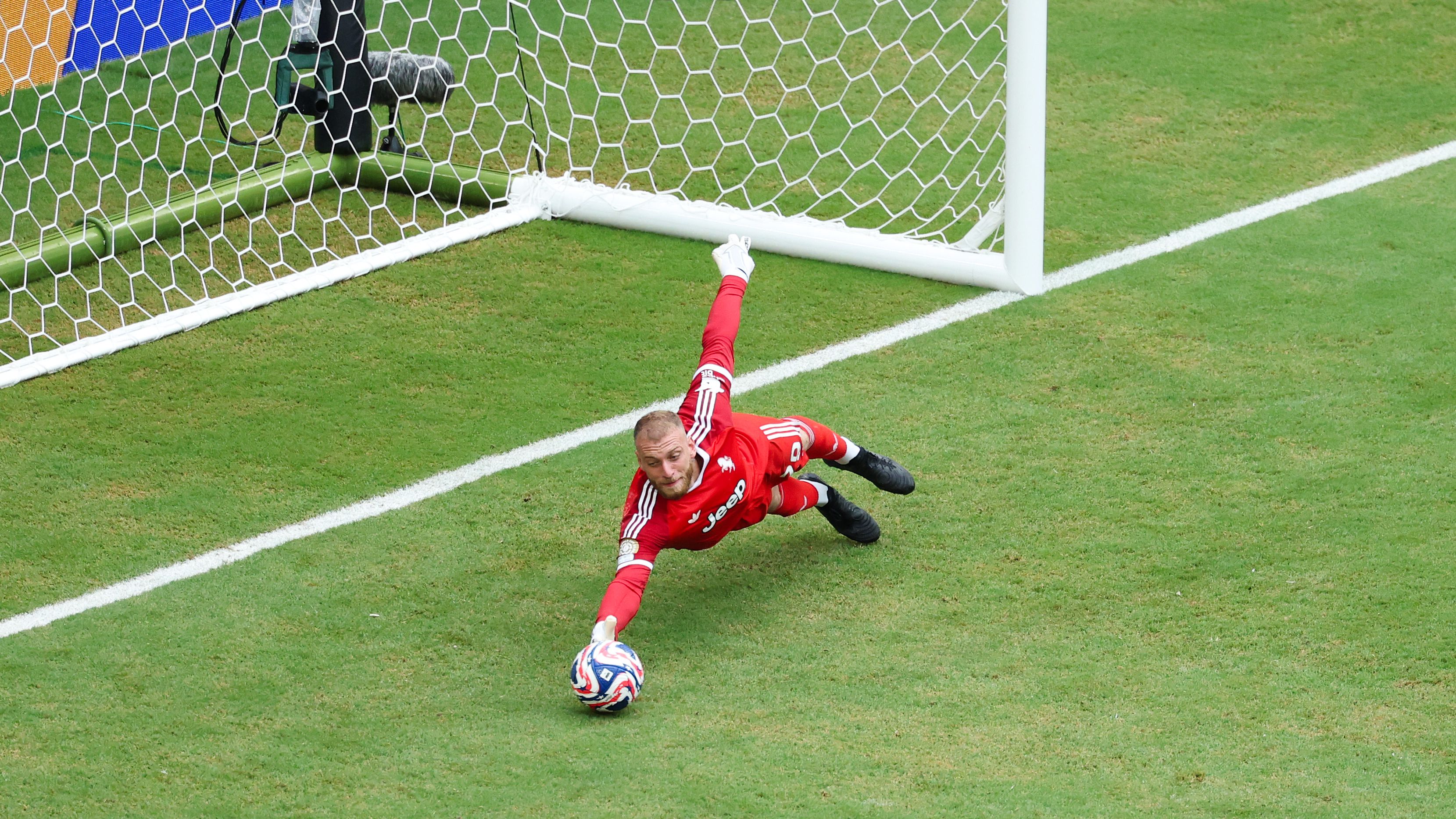 Real Madrid CF v Juventus FC: Round Of 16 - FIFA Club World Cup 2025