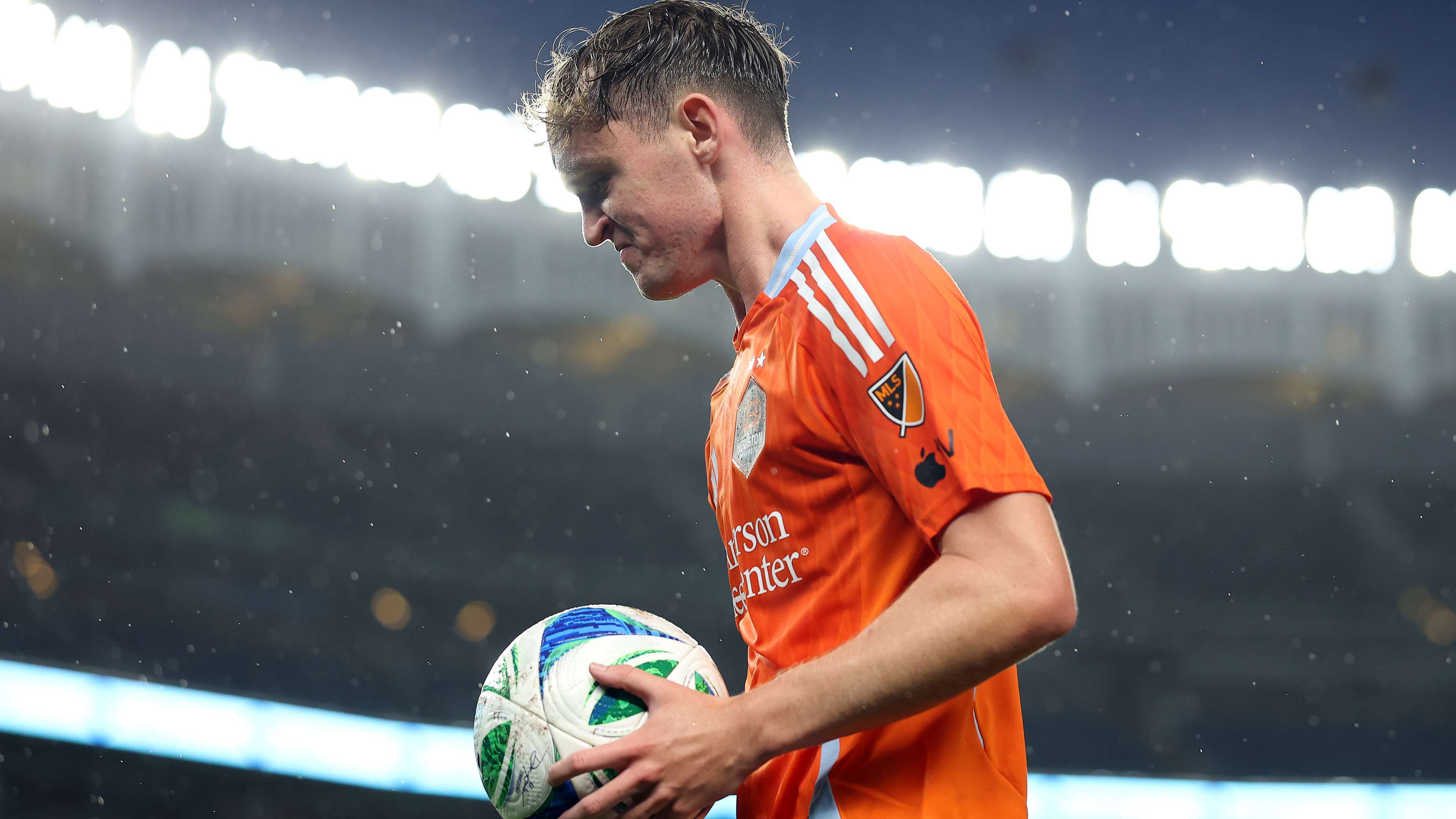 GettyImages-2223138450 WATCH: USMNT midfielder Jack McGlynn celebrates goal against ex-club Philadelphia Union by shockingly kissing Houston Dynamo badge