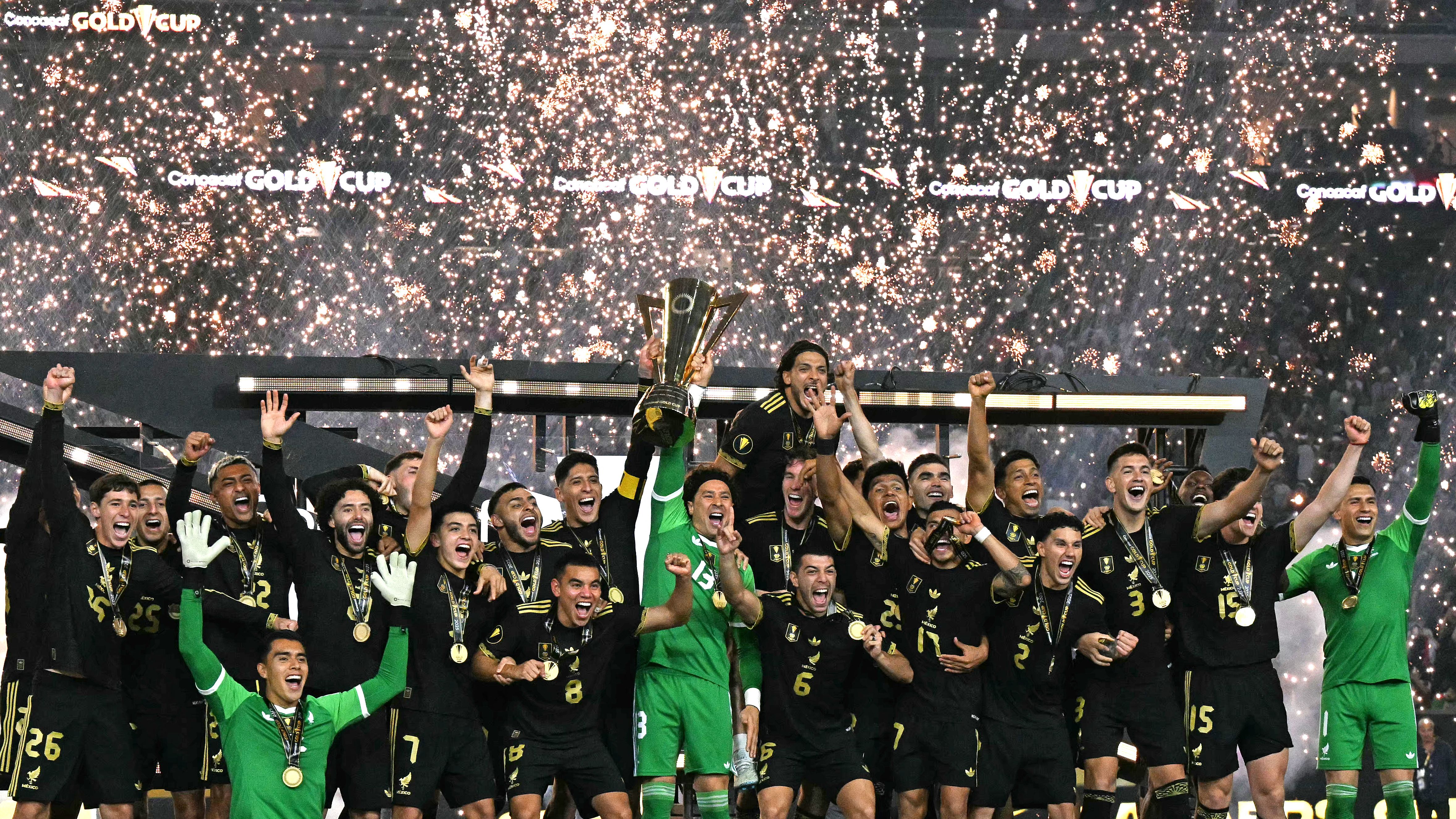 TOPSHOT-FBL-CONCACAF-GOLDCUP-MEX-USA