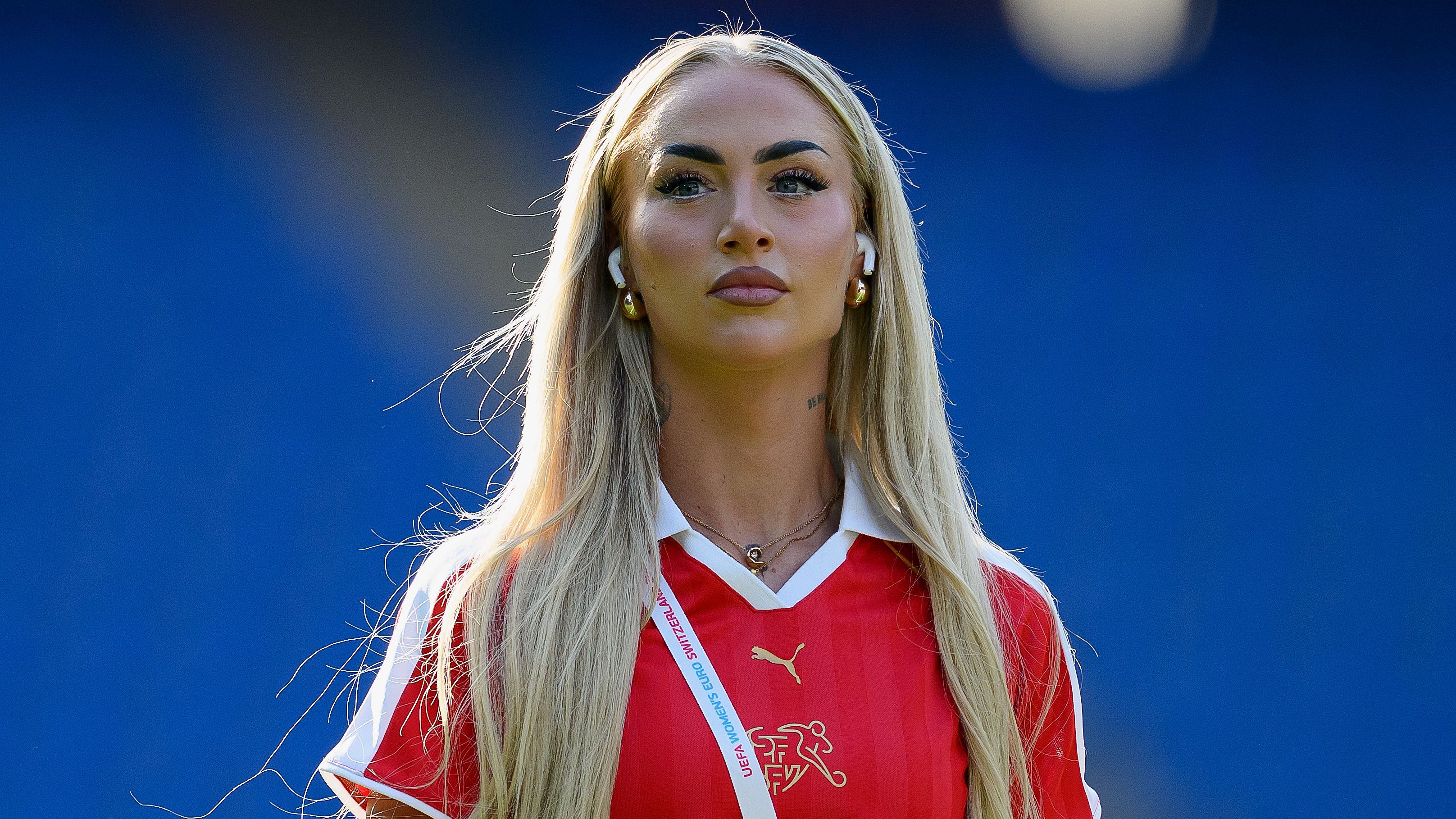 VIDEO: Alisha Lehmann leaves Switzerland team-mate disgusted as Como star reveals unusual favourite cheat meal | Goal.com UK