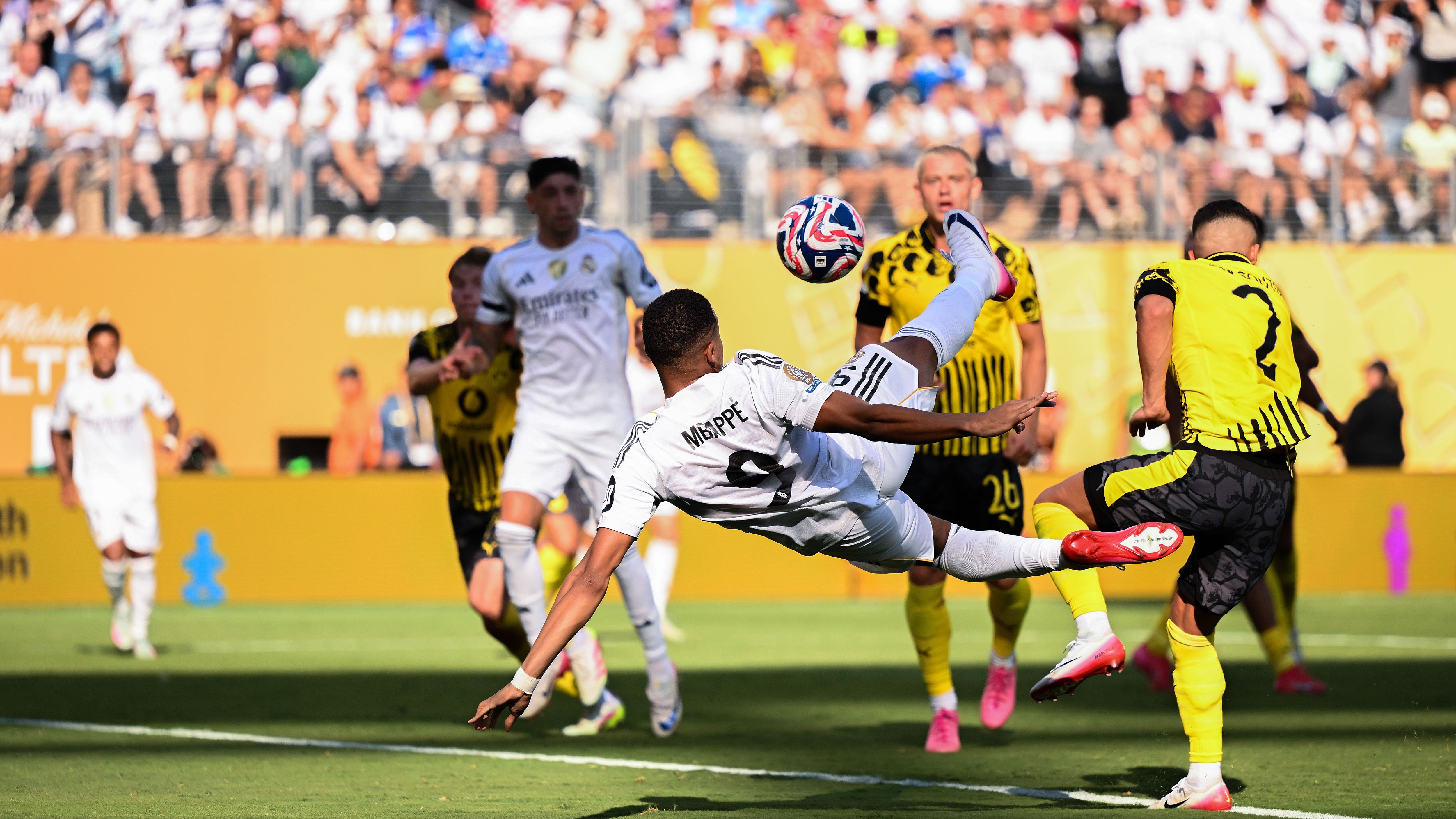 Real Madrid CF v Borussia Dortmund: Quarter-final - FIFA Club World Cup 2025