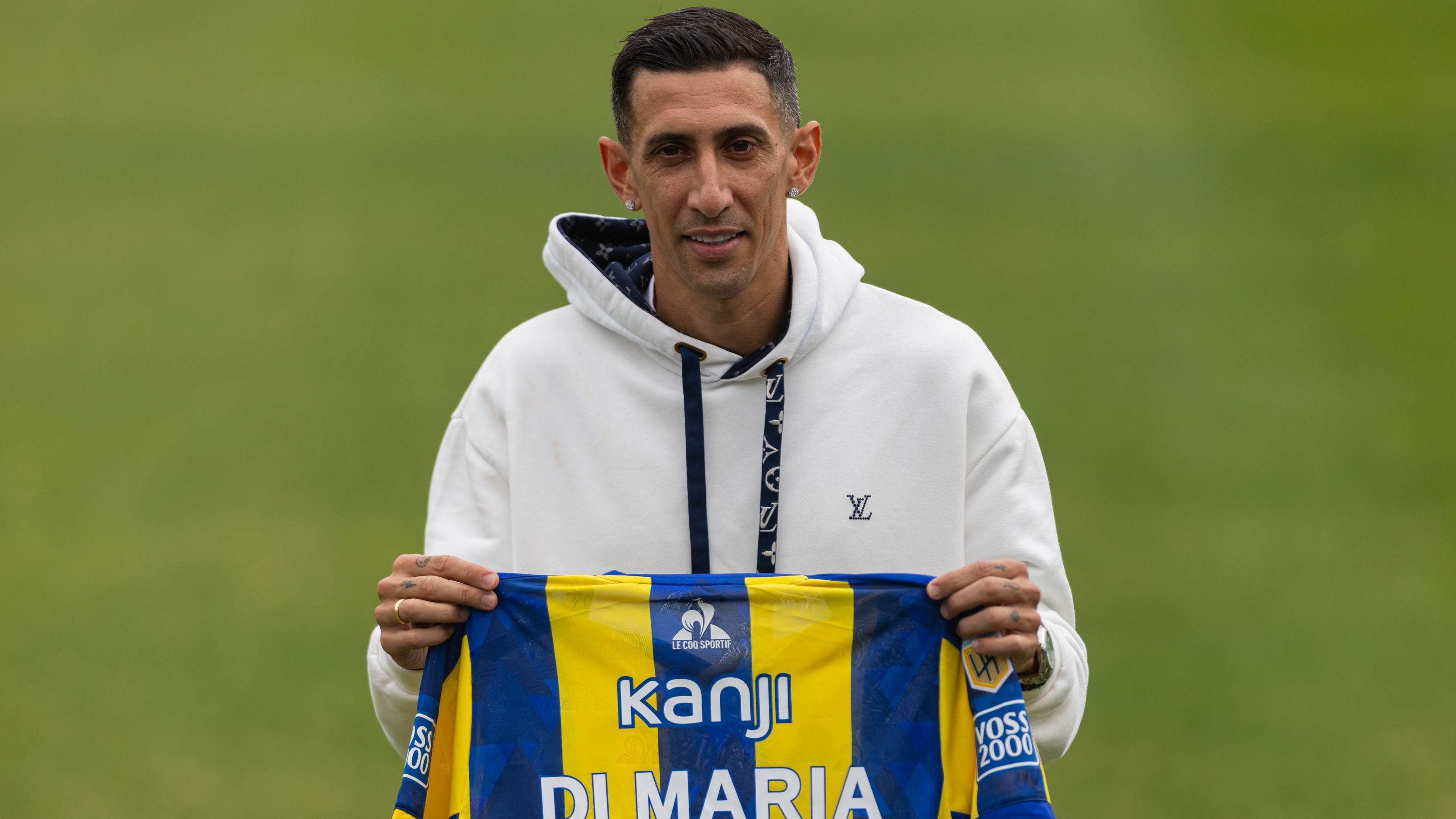 Rosario Central Unveils Angel Di Maria As New Player