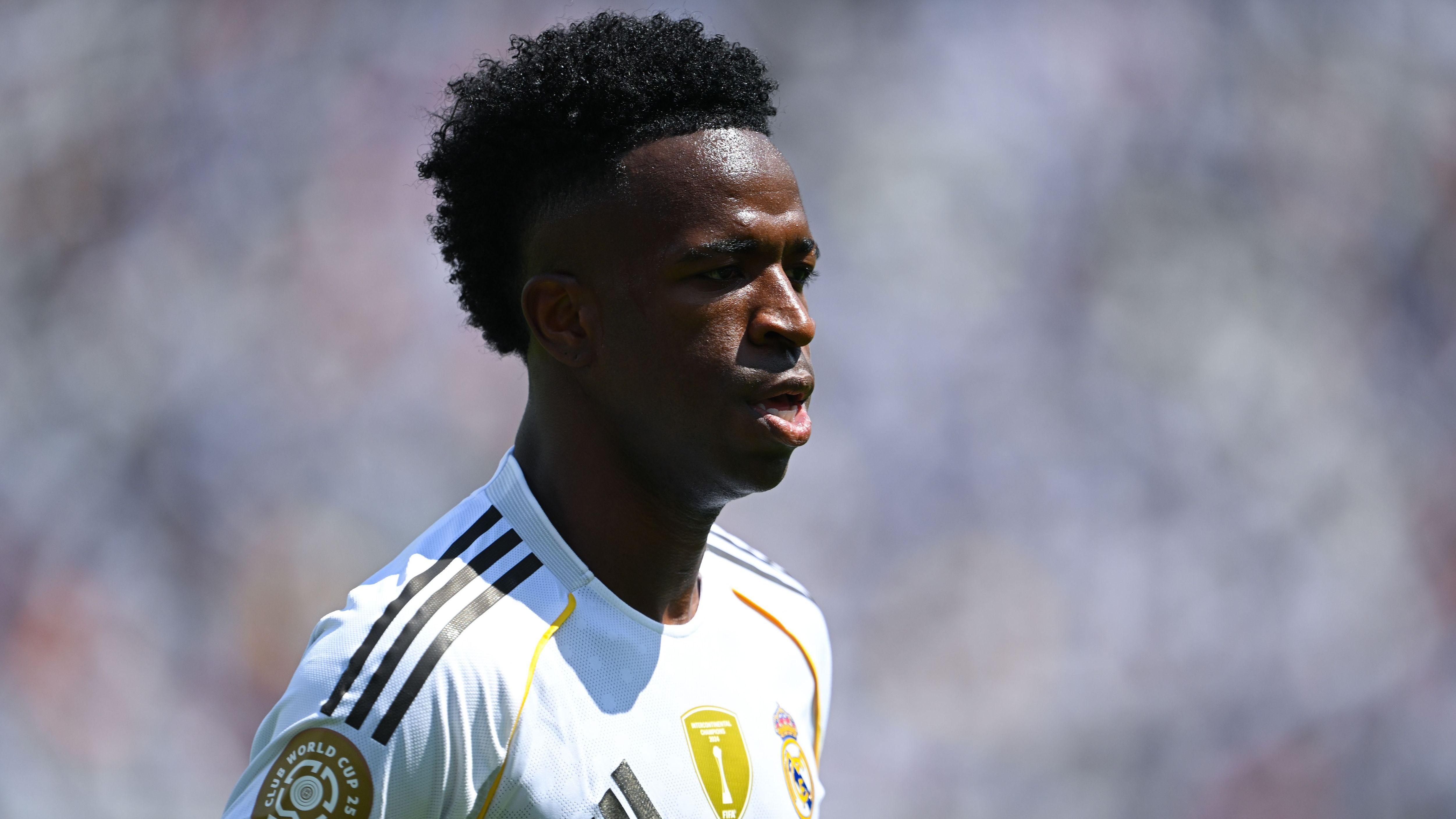 Problemas entre Vinicius Jr y el Real Madrid? Las conversaciones sobre el  contrato se rompen y el atacante brasileño exige un salario más alto que  Kylian Mbappé, pero los gigantes españoles se