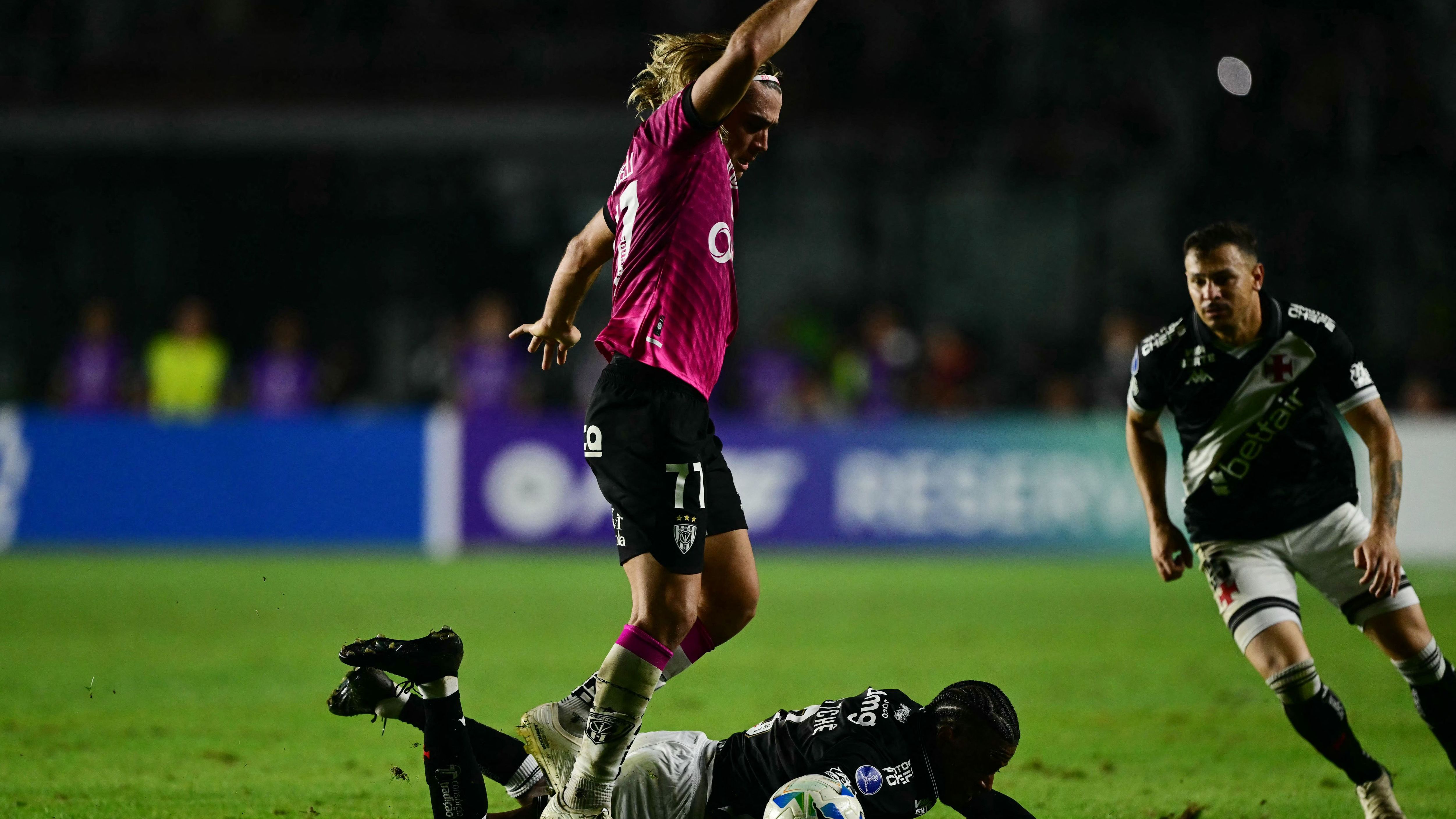 FBL-SUDAMERICANA-VASCO-DELVALLE