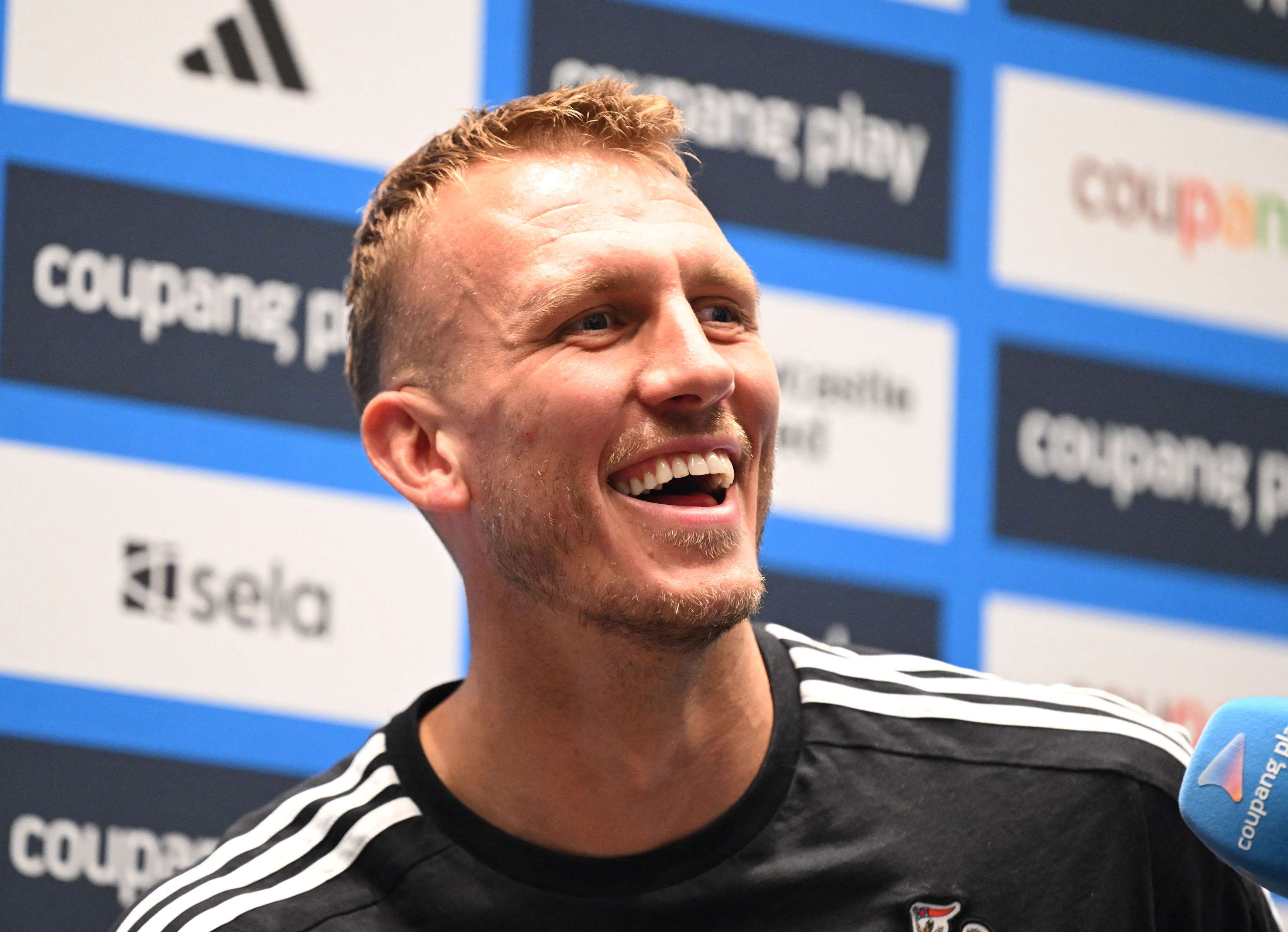 FBL-KOR-ENG-PR-NEWCASTLE