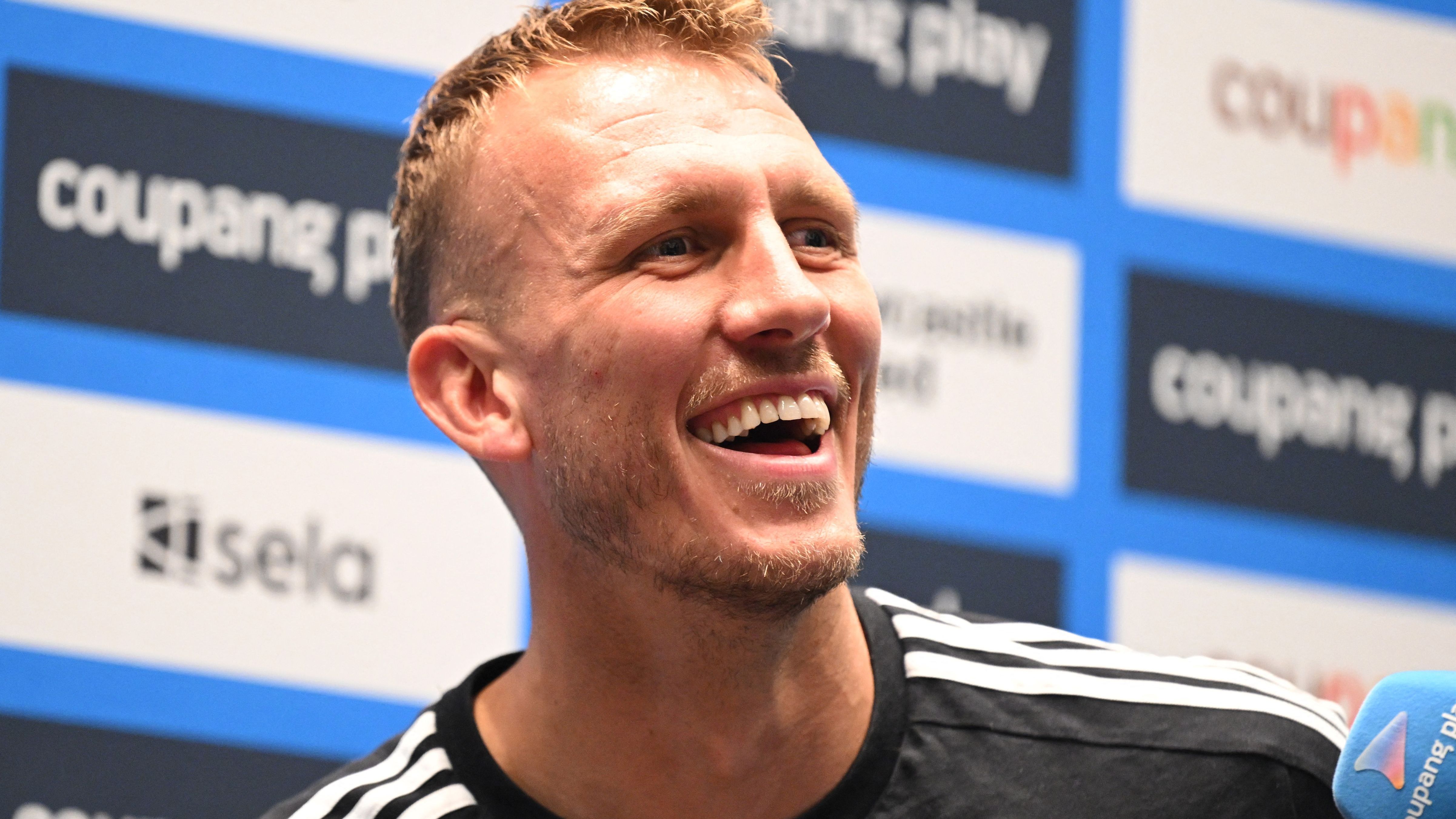 Newcastle star Dan Burn to voice the Genie in Aladdin pantomime running over Christmas | Goal.com UK