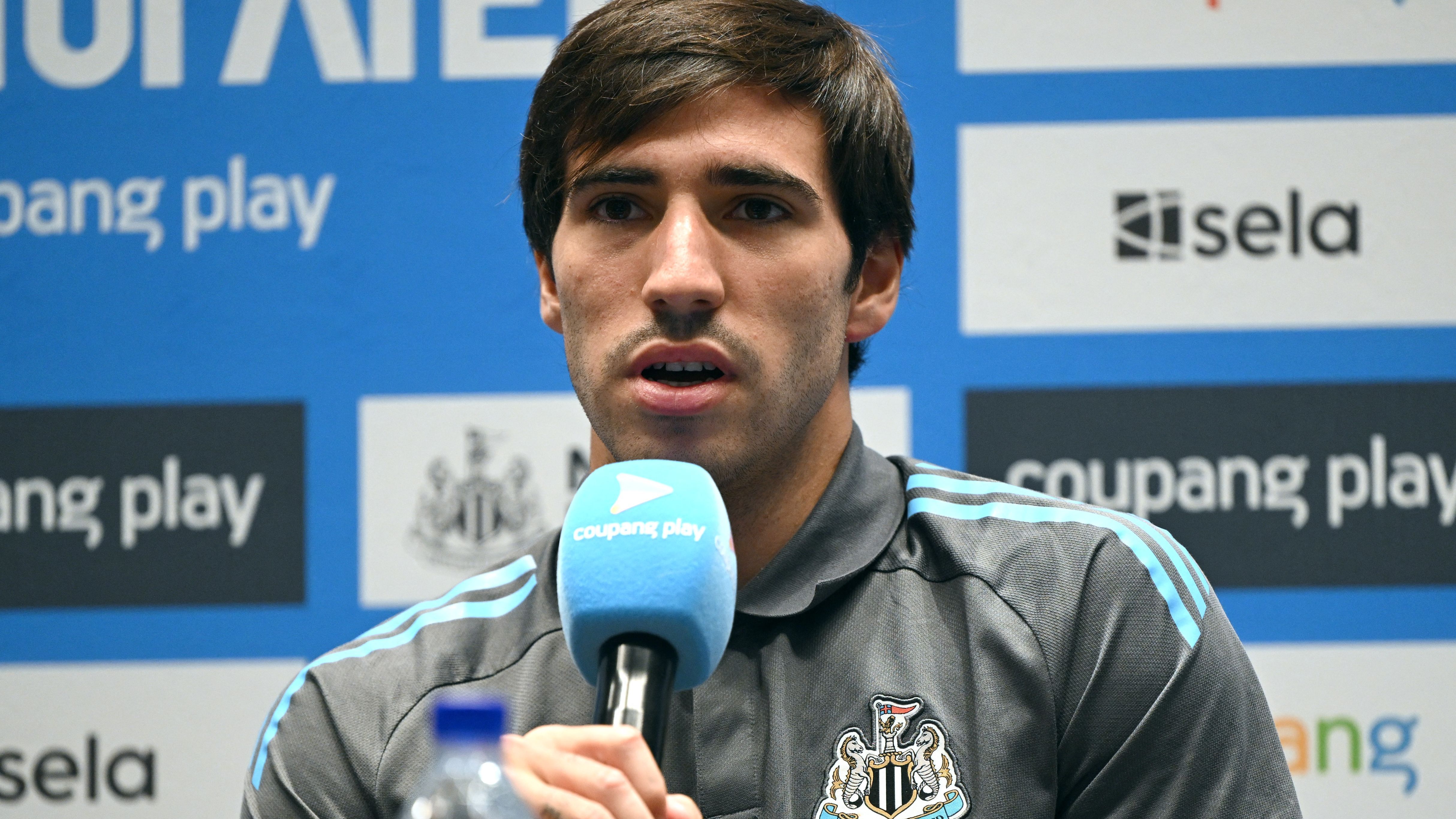 FBL-KOR-ENG-PR-NEWCASTLE