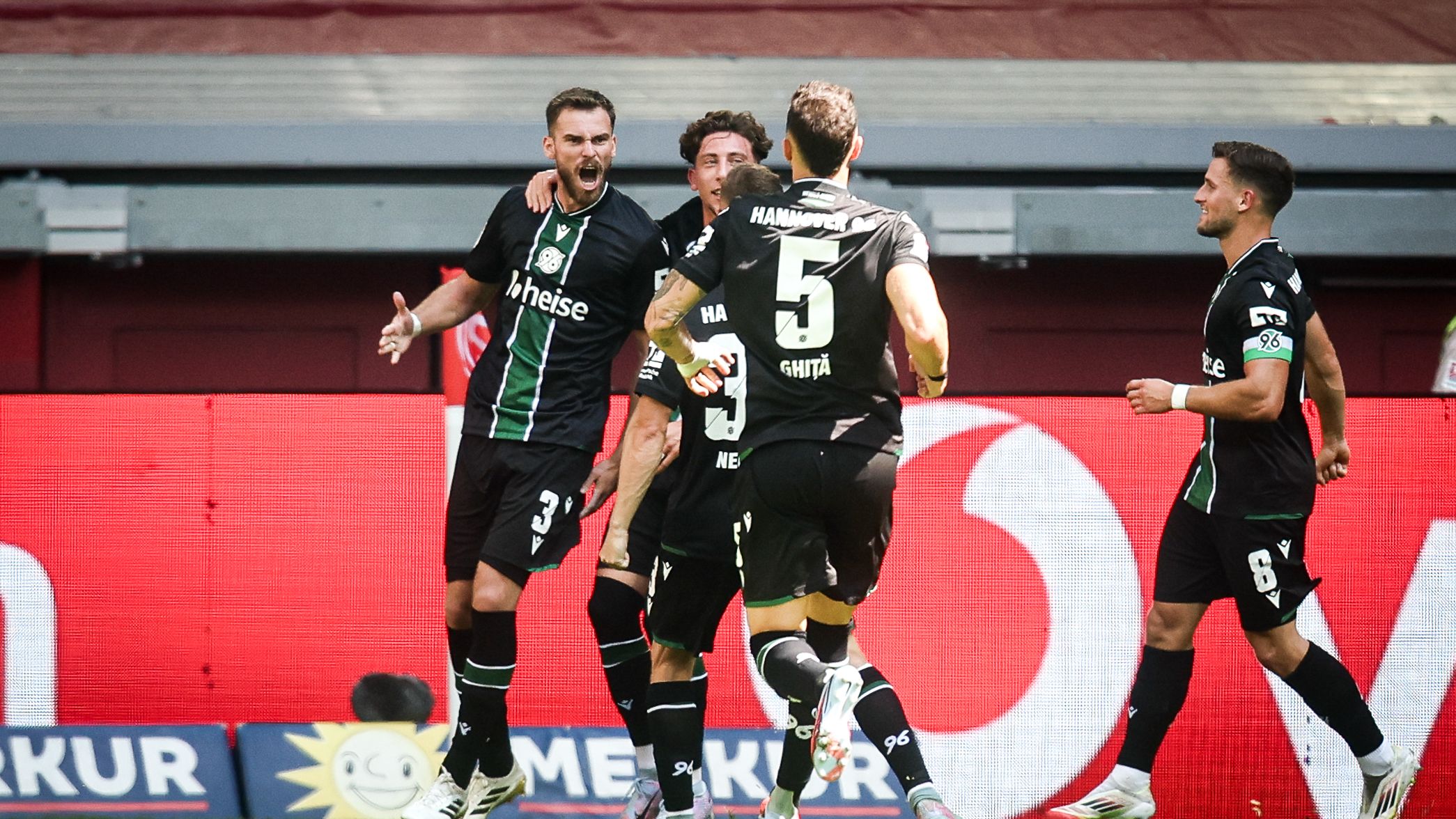 Fortuna Düsseldorf v Hannover 96 - 2. Bundesliga