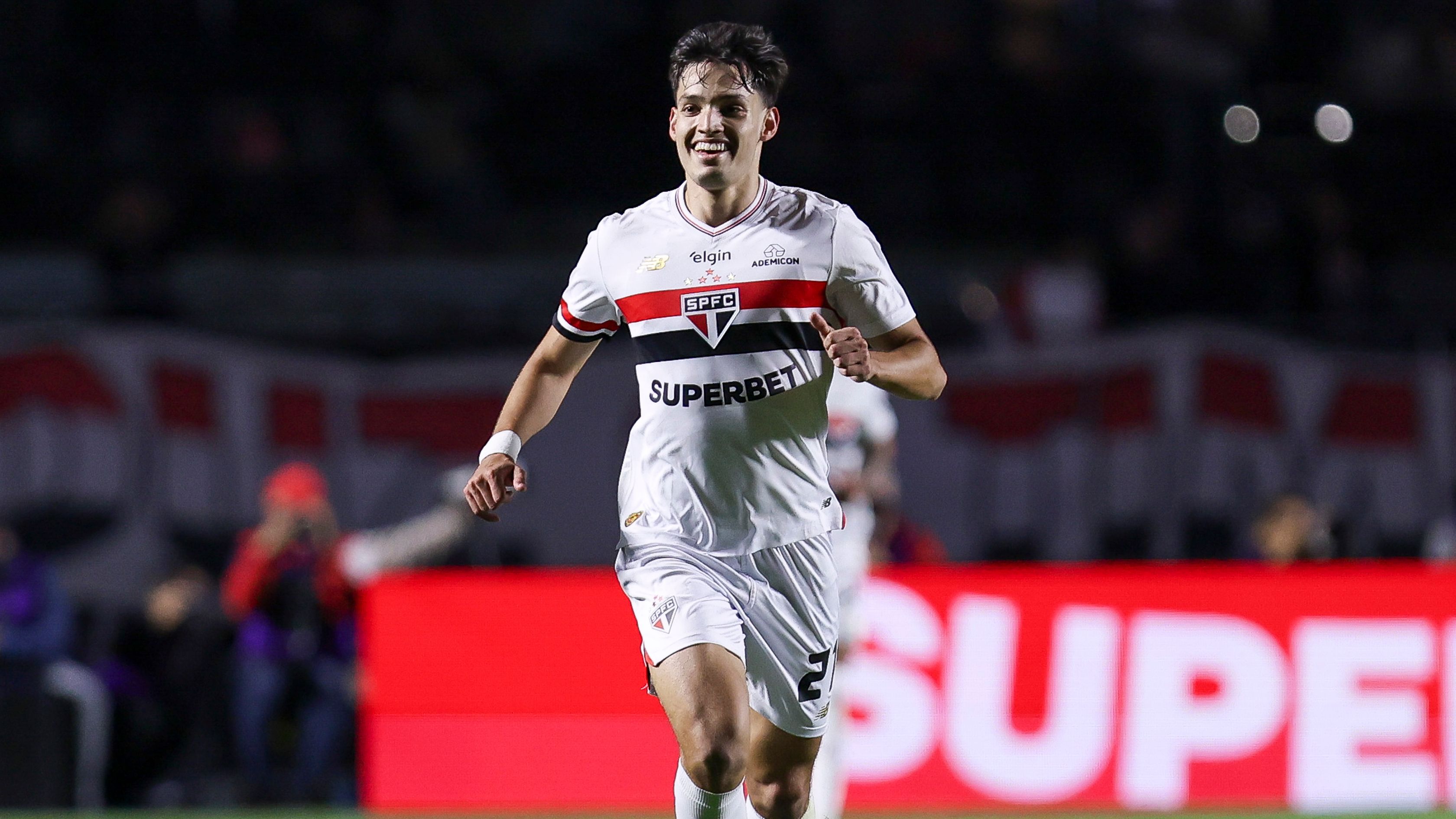 Sao Paulo v Vitoria - Brasileirao 2025