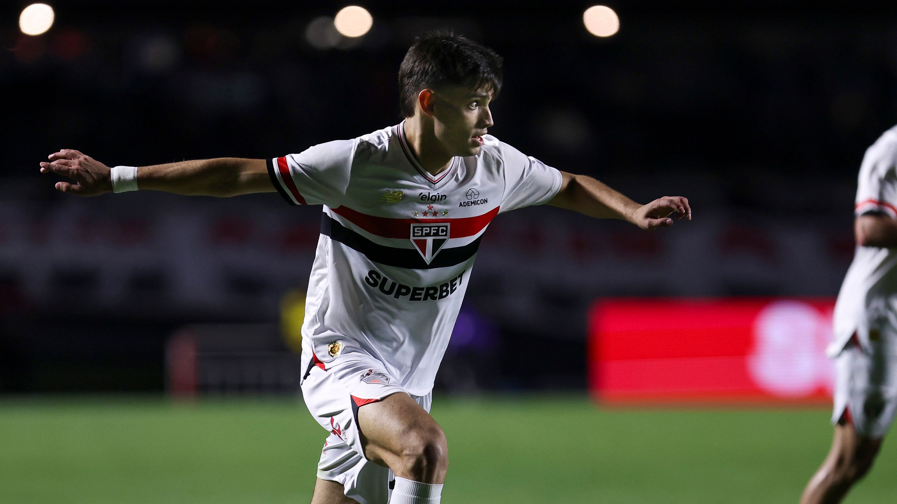 Sao Paulo v Vitoria - Brasileirao 2025