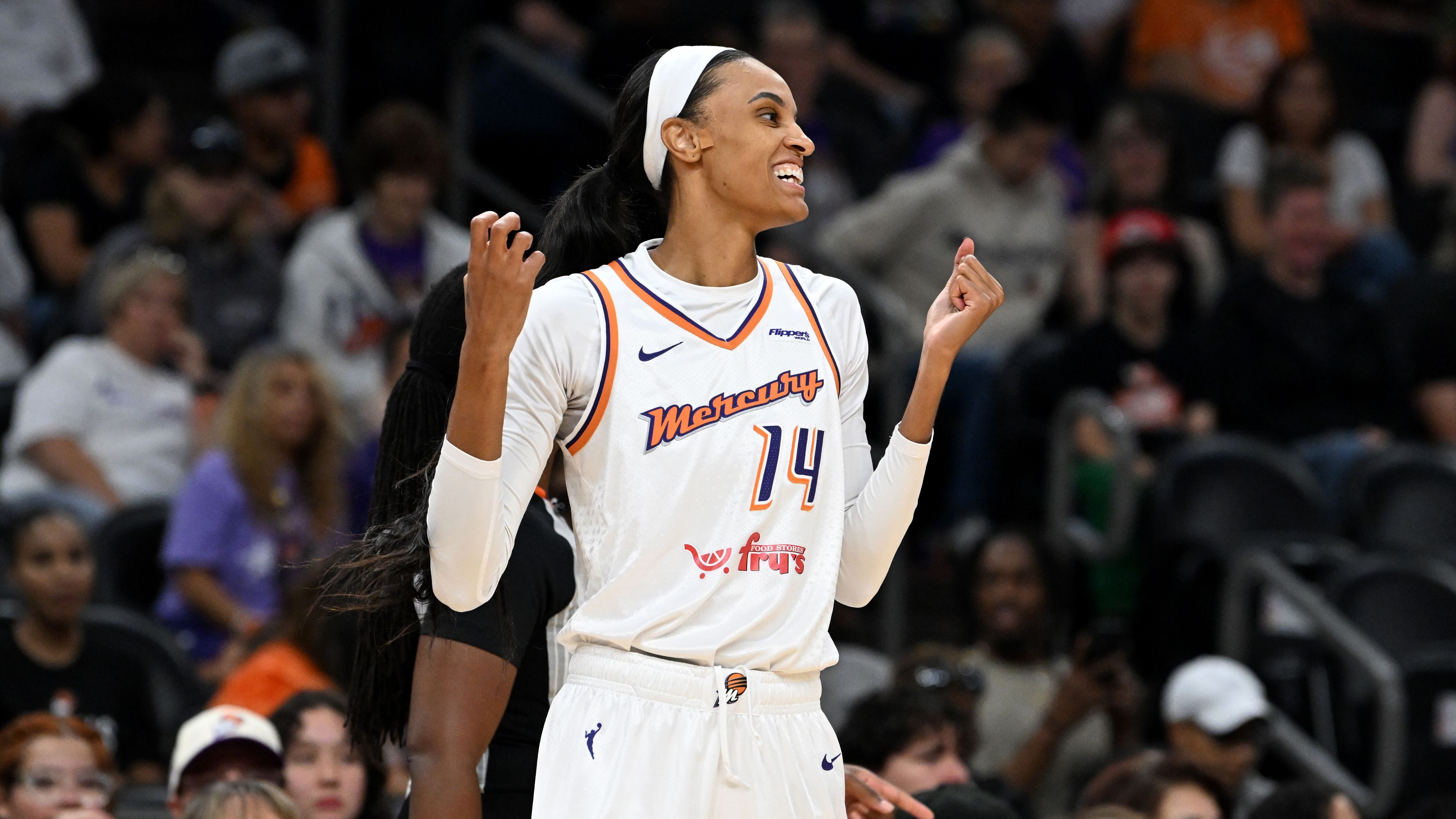 Connecticut Sun v Phoenix Mercury