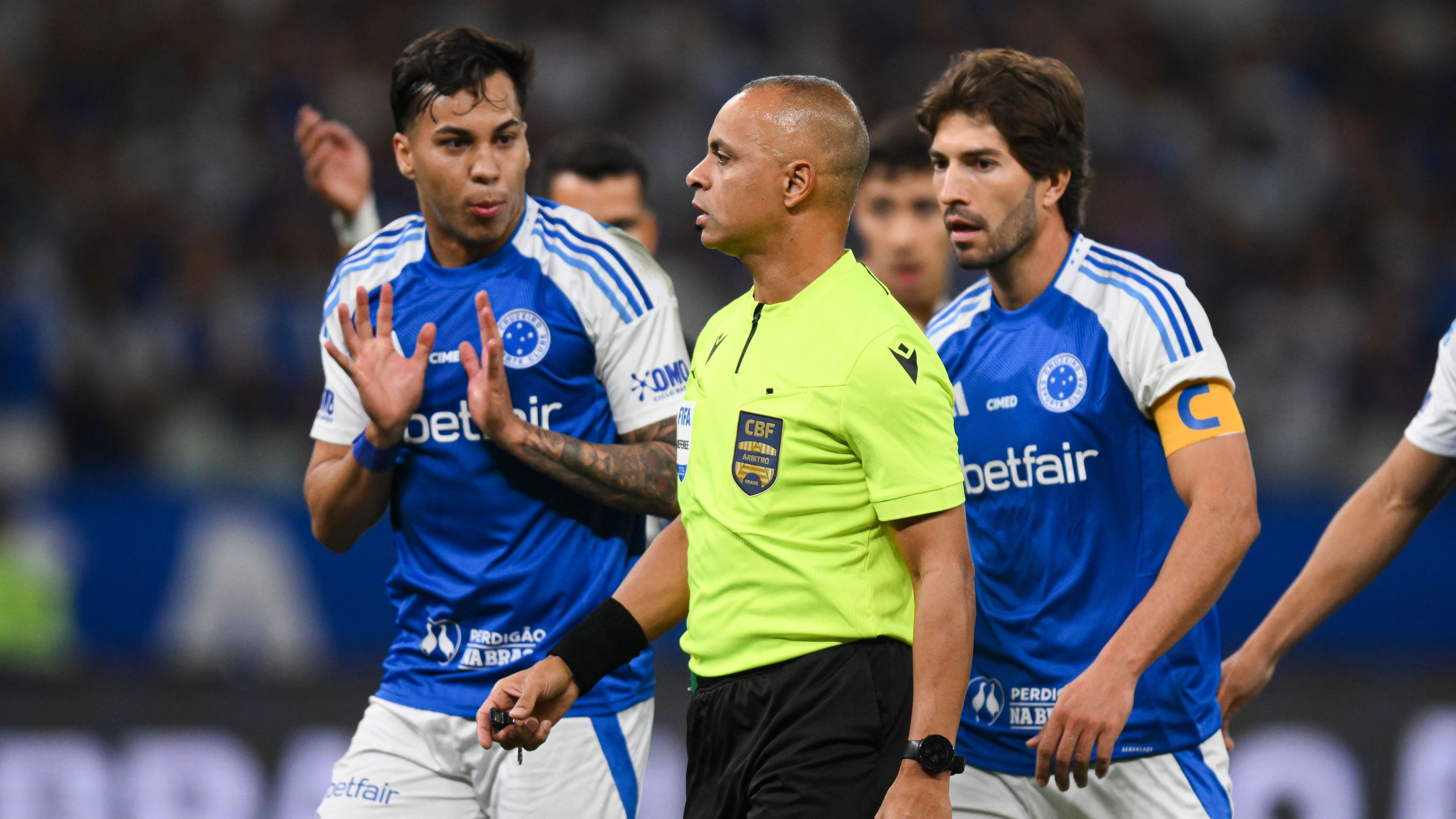 Cruzeiro v Santos - Brasileirao 2025