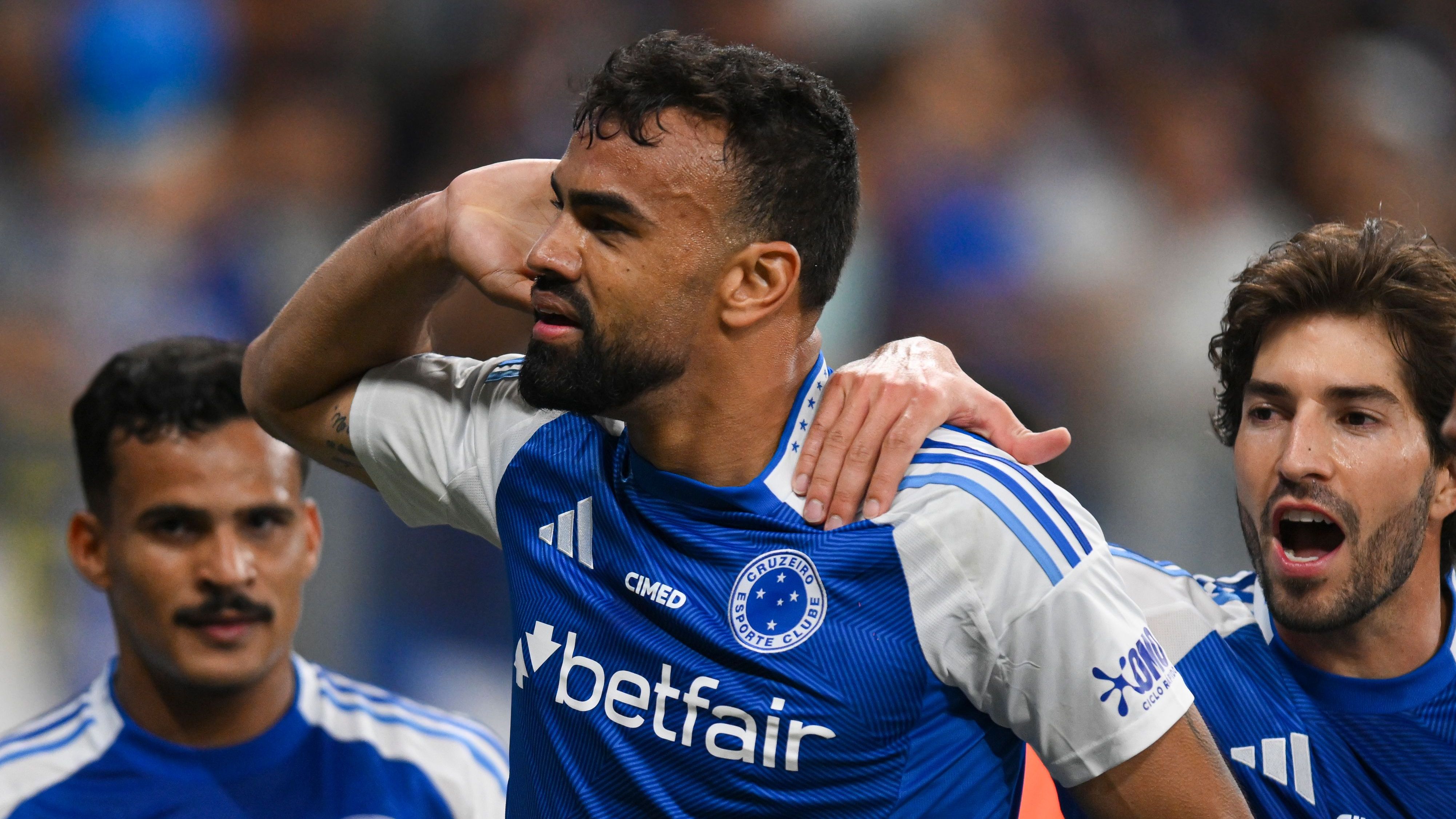 Cruzeiro v Santos - Brasileirao 2025