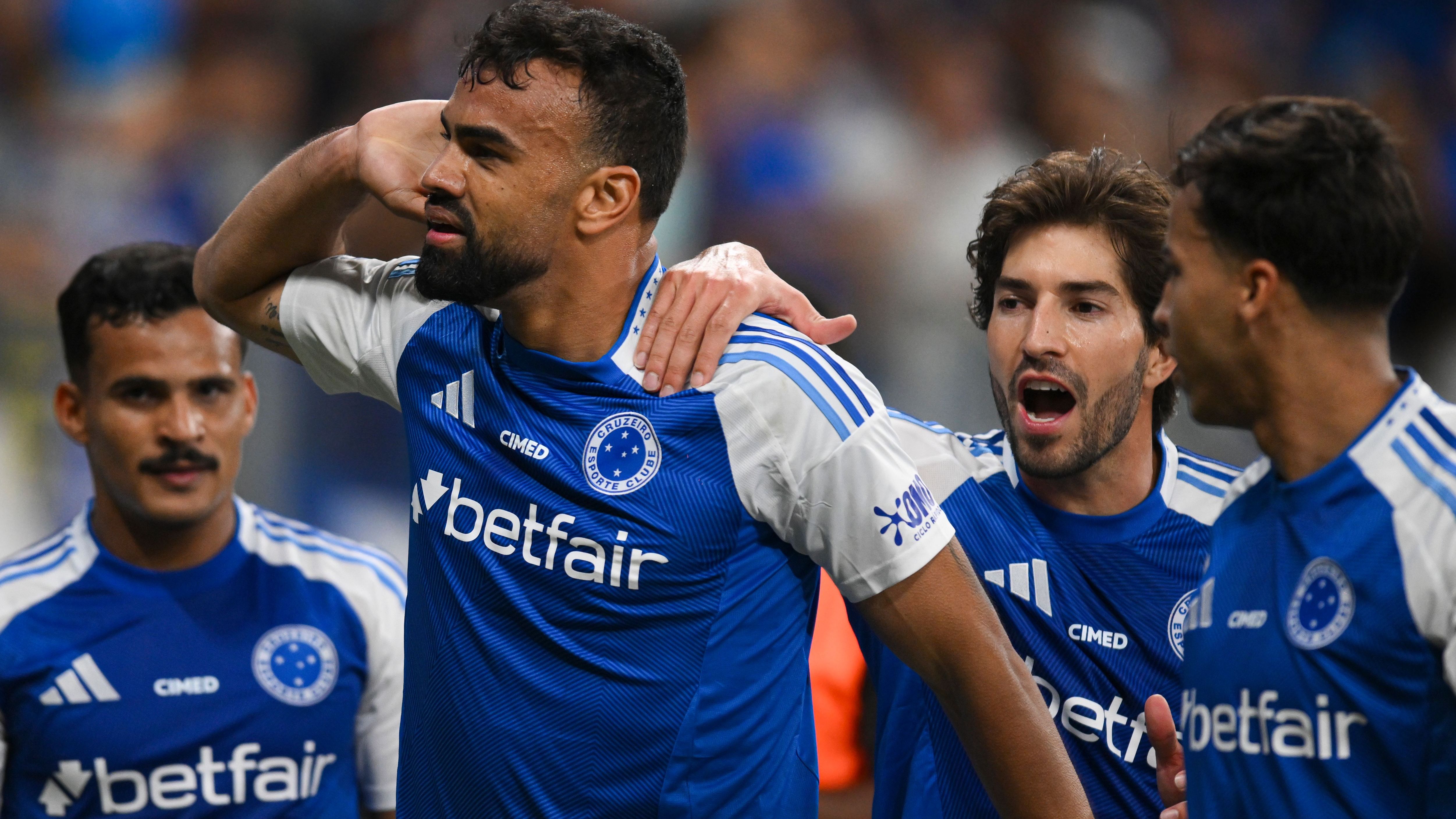 Cruzeiro v Santos - Brasileirao 2025