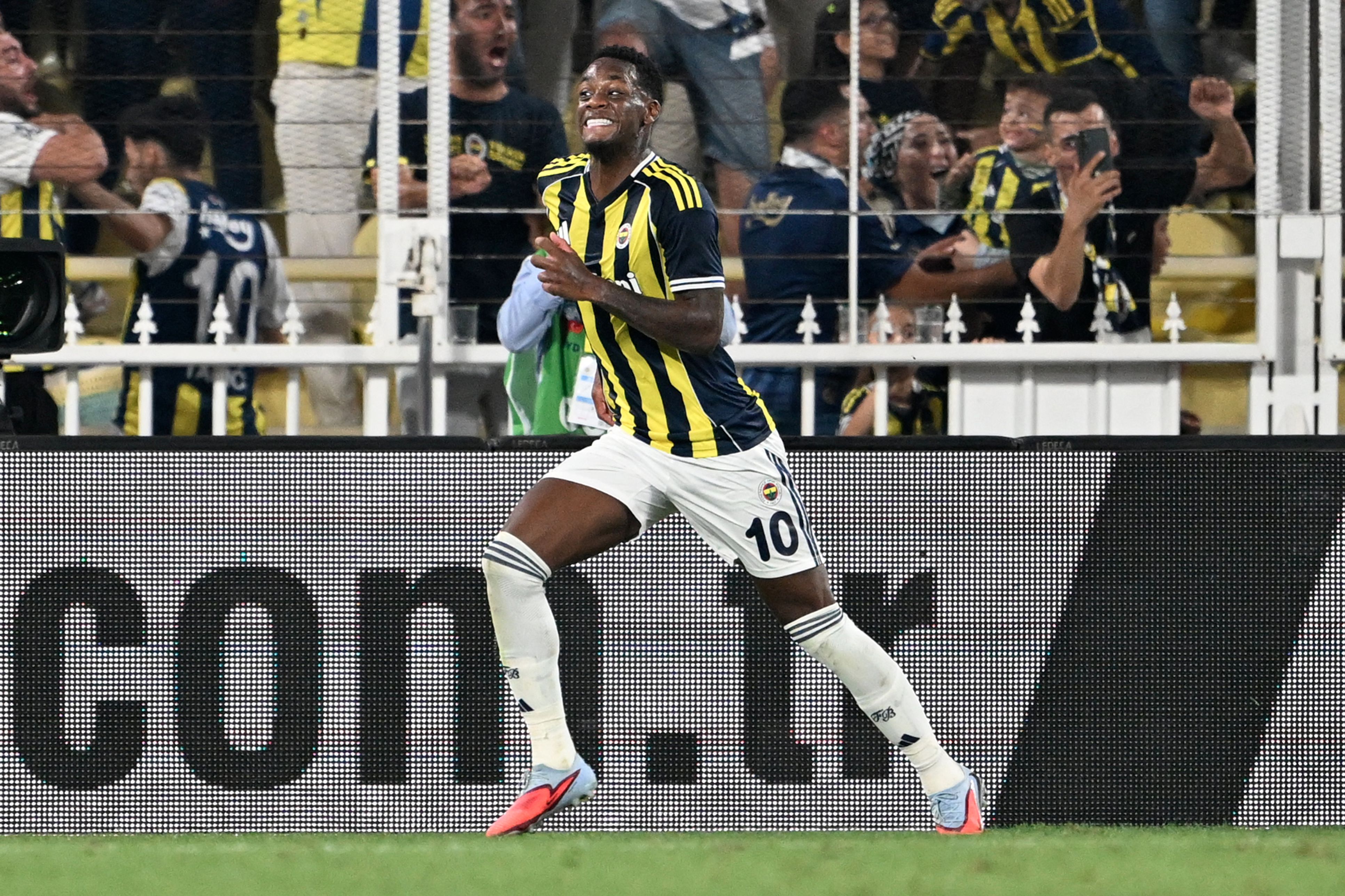 FBL-EUR-C1-FENERBAHCE-FEYENOORD-QUALIFY