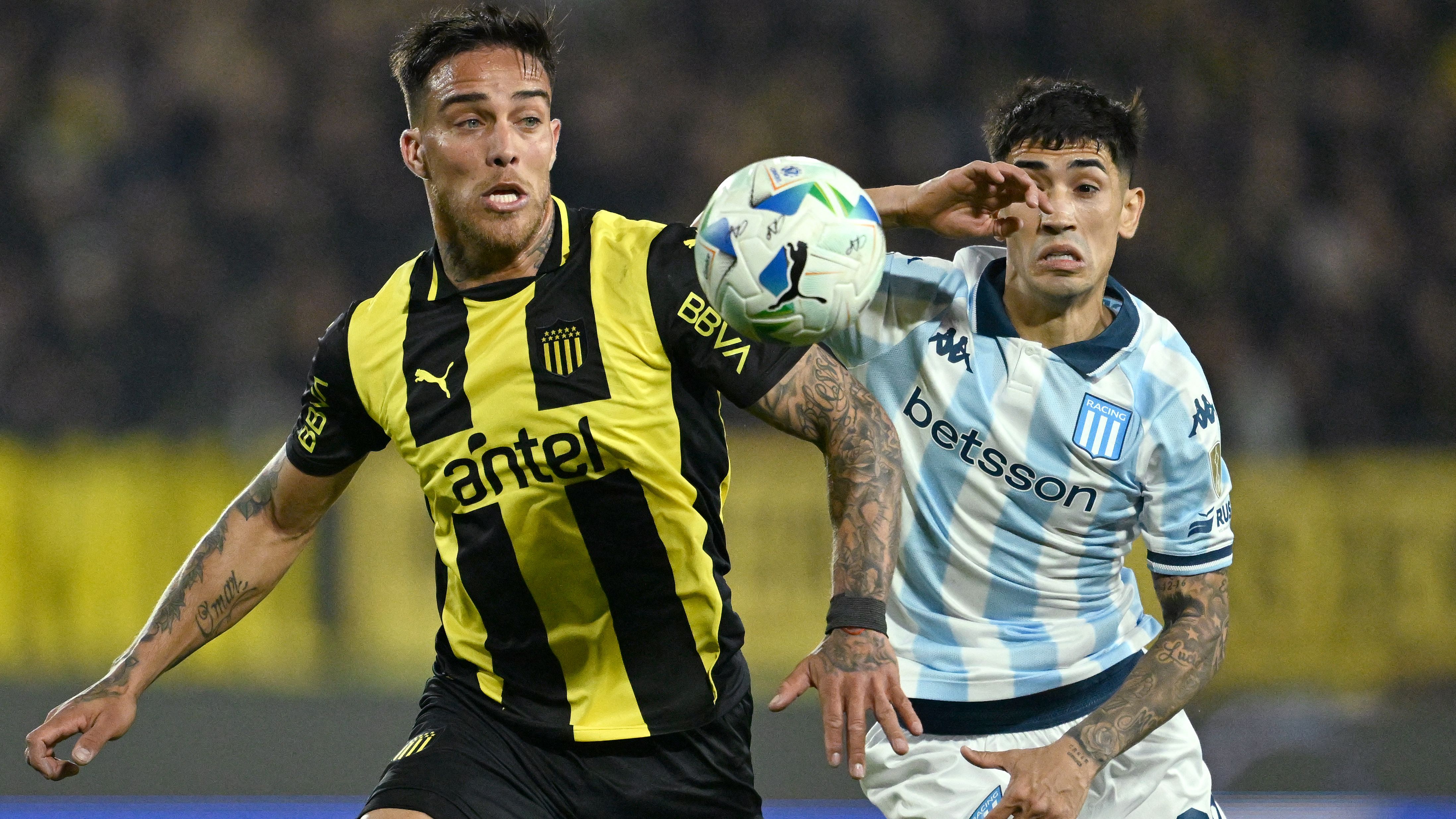 FBL-LIBERTADORES-PENAROL-RACING