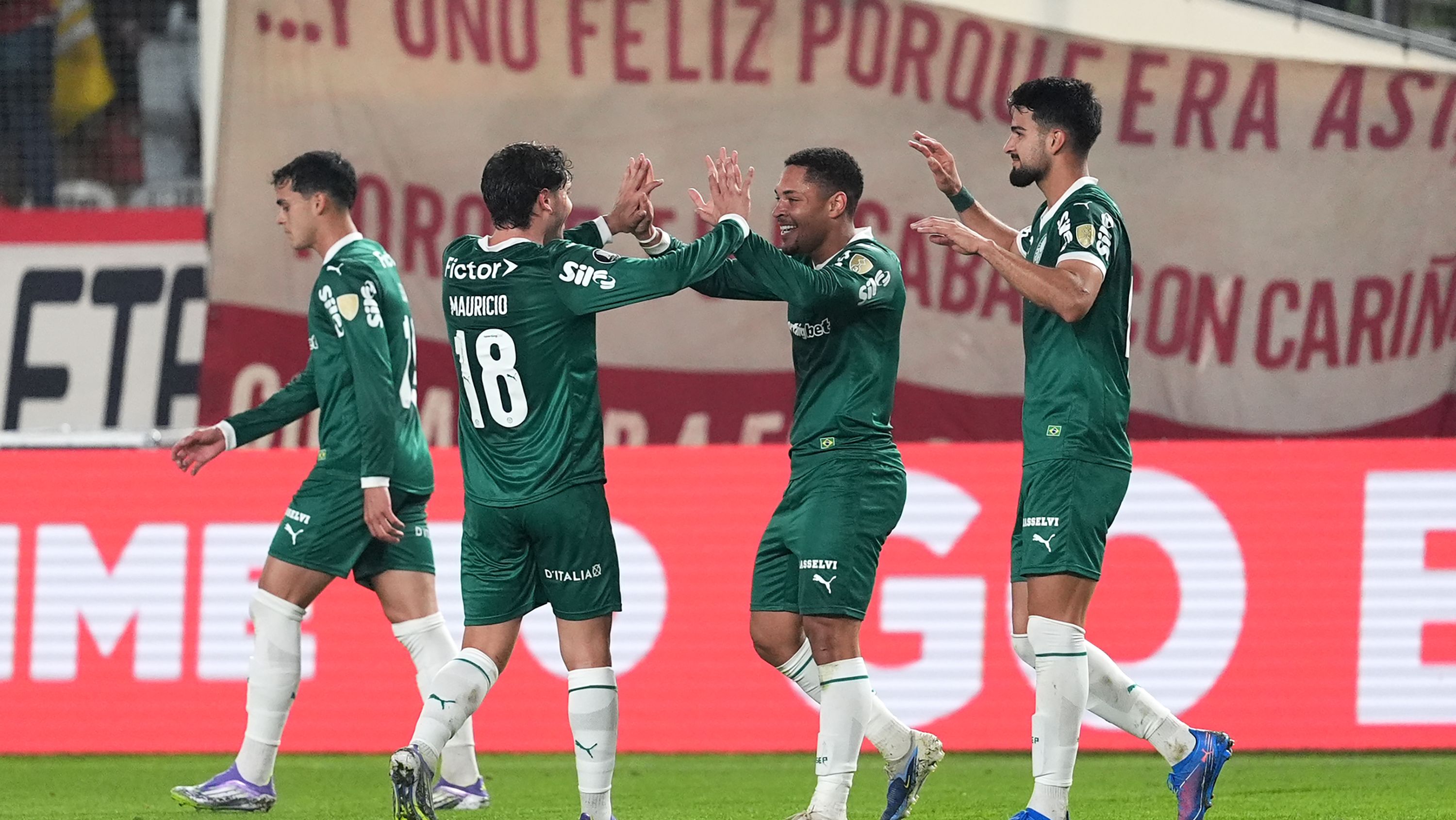 Universitario v Palmeiras - Copa CONMEBOL Libertadores 2025
