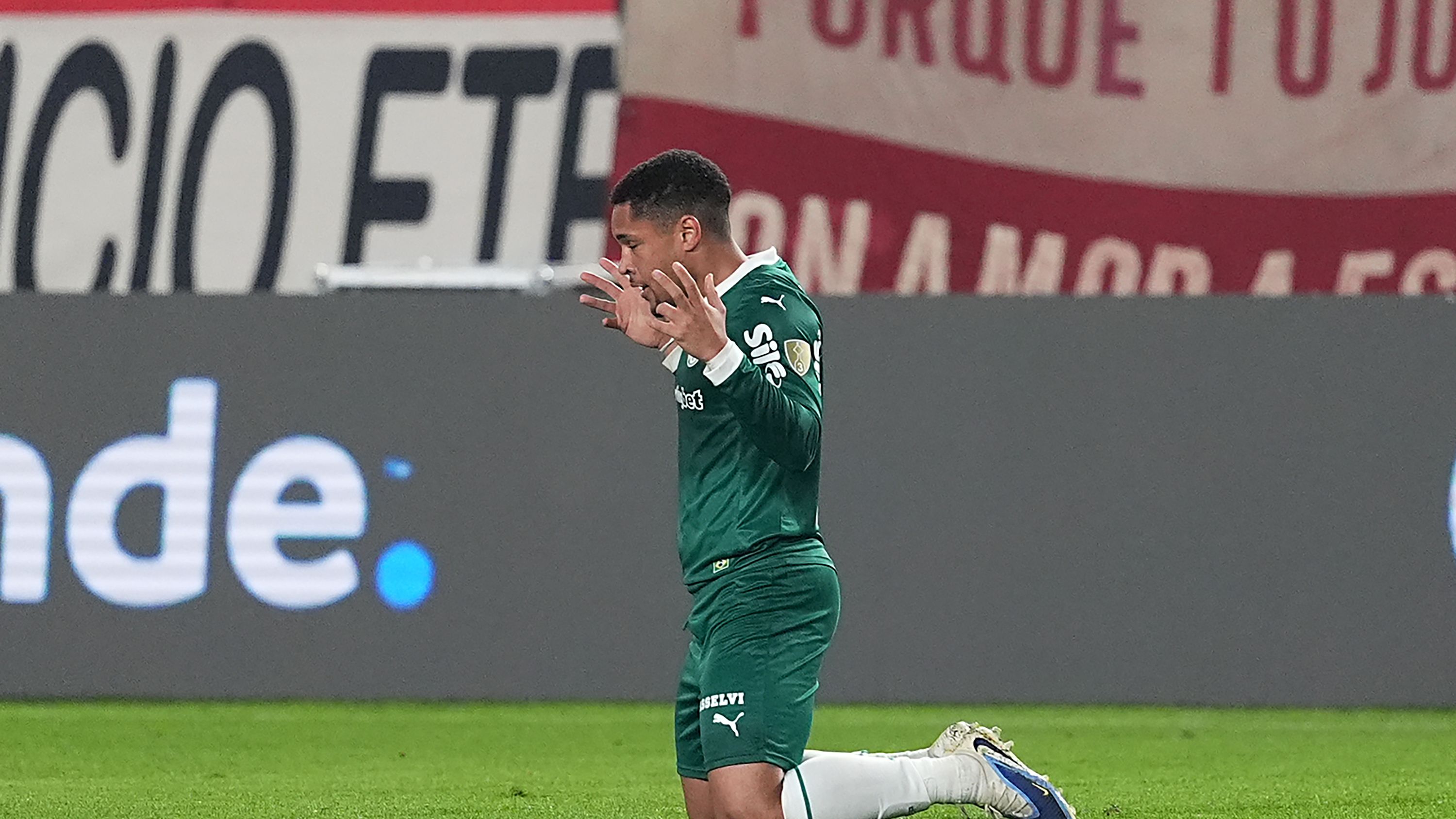 Universitario v Palmeiras - Copa CONMEBOL Libertadores 2025