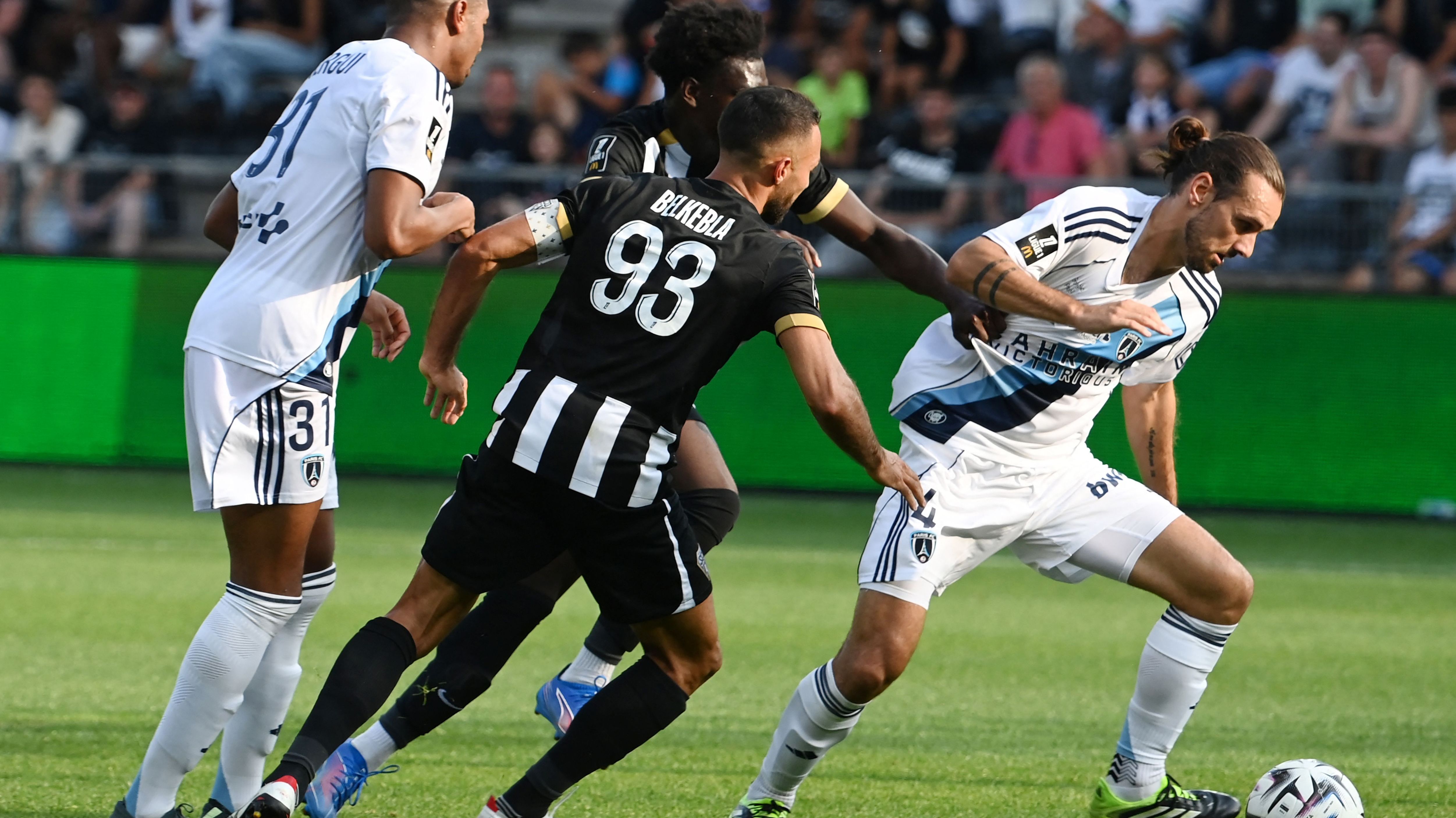 FBL-FRA-LIGUE1-ANGERS-PARIS FC