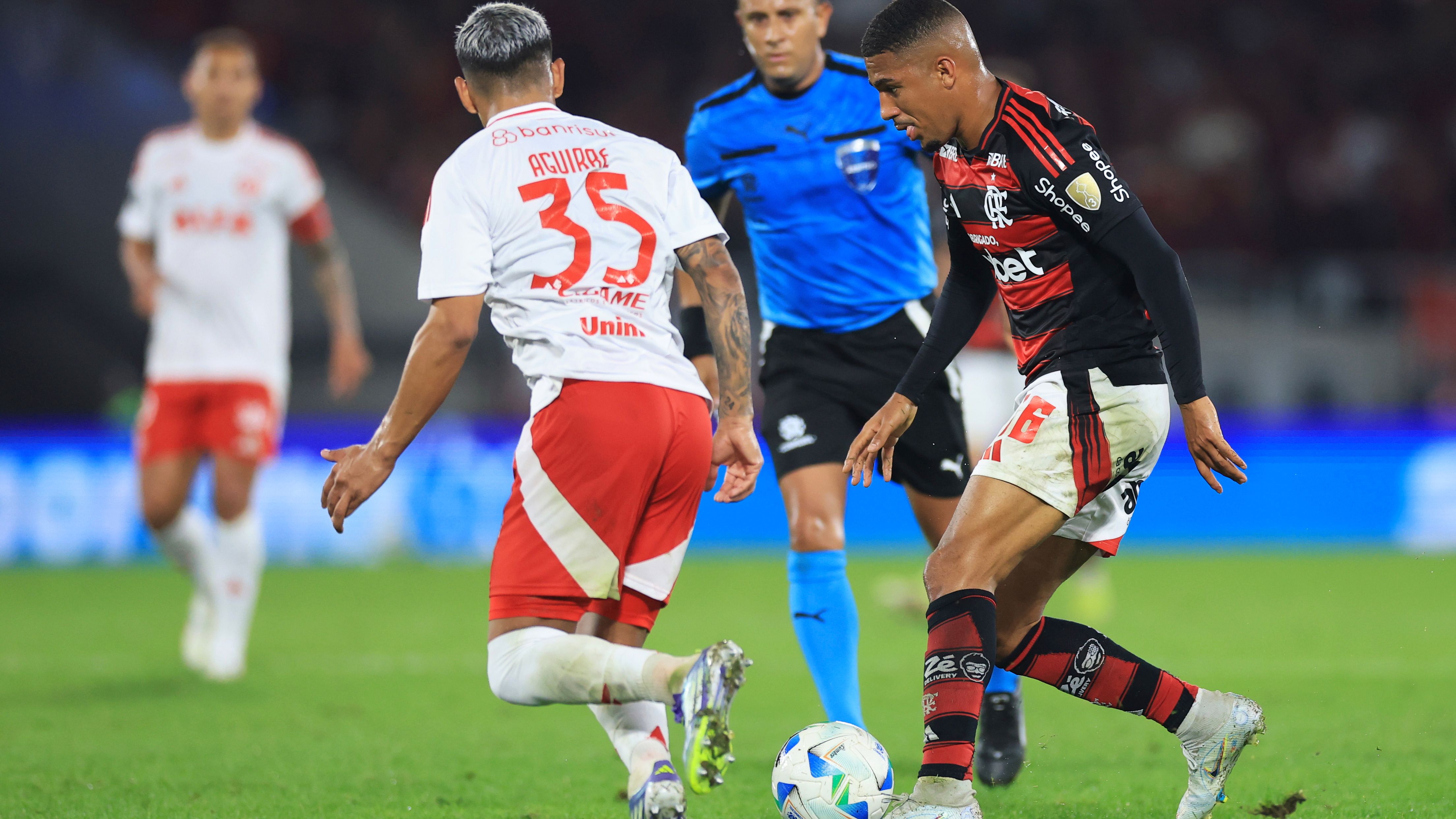 Flamengo v Internacional - Copa CONMEBOL Libertadores 2025