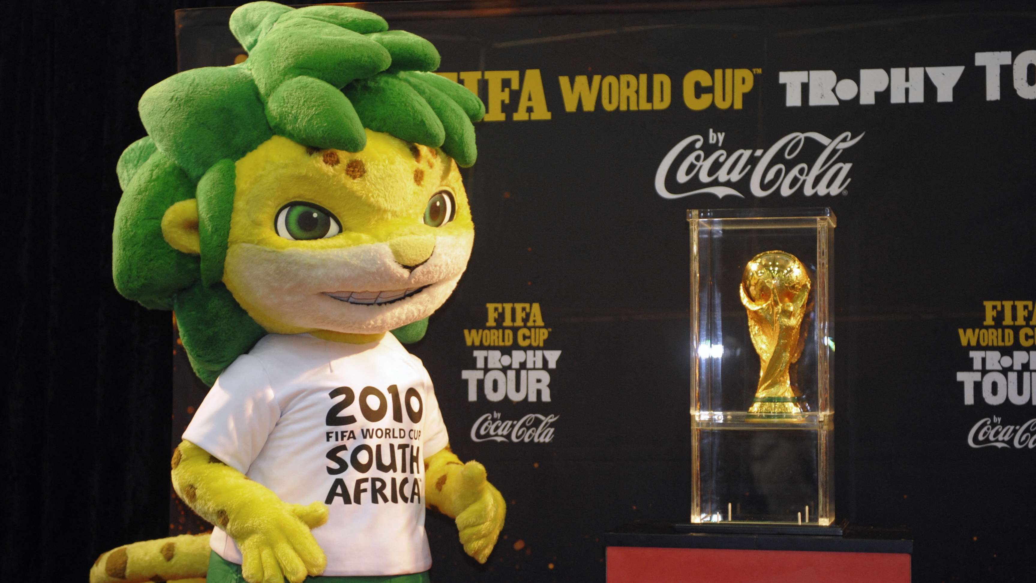 FBL-WC2010-TROPHY-SAFRICA-CAPE TOWN