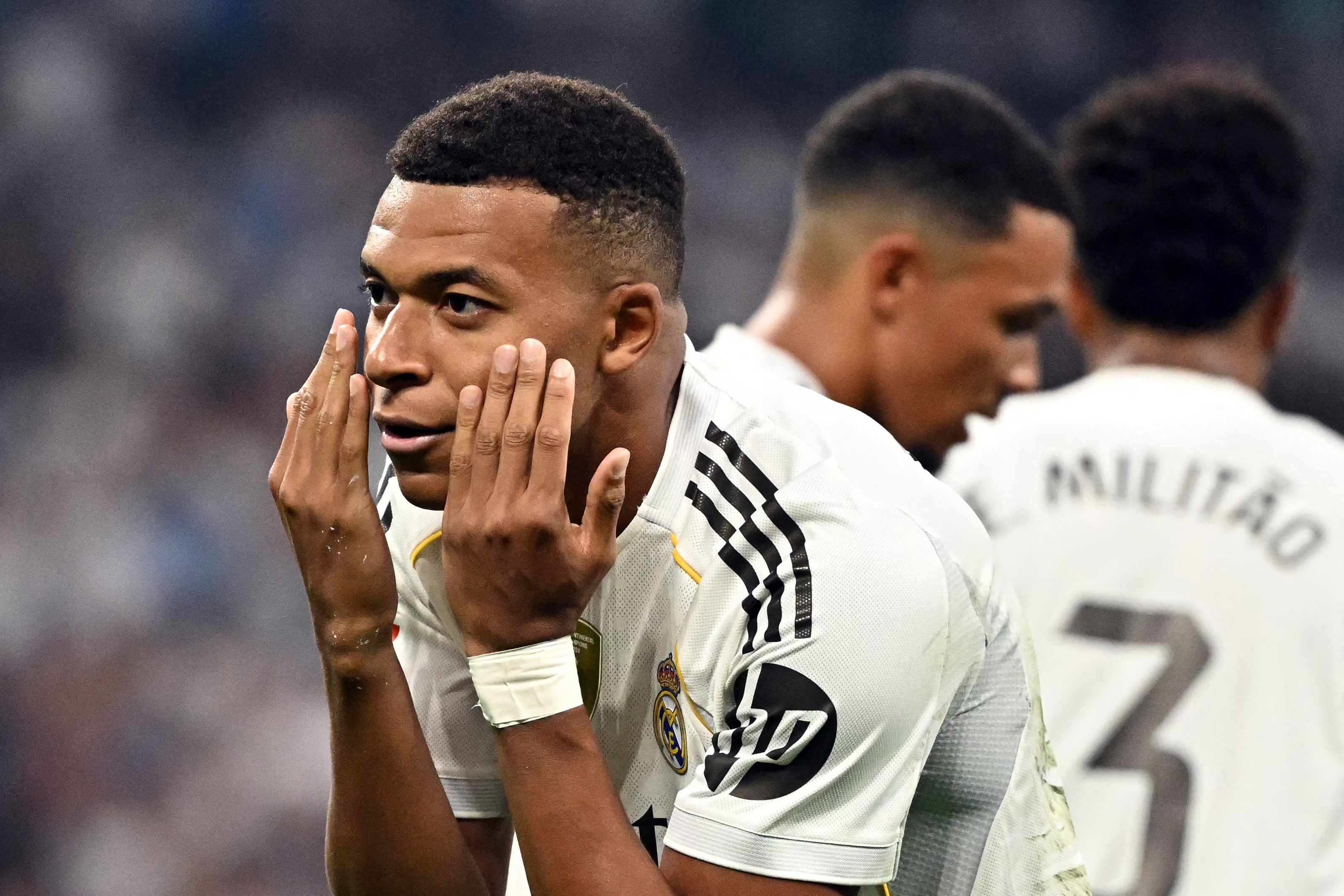 TOPSHOT-FBL-ESP-LIGA-REAL MADRID-OSASUNA