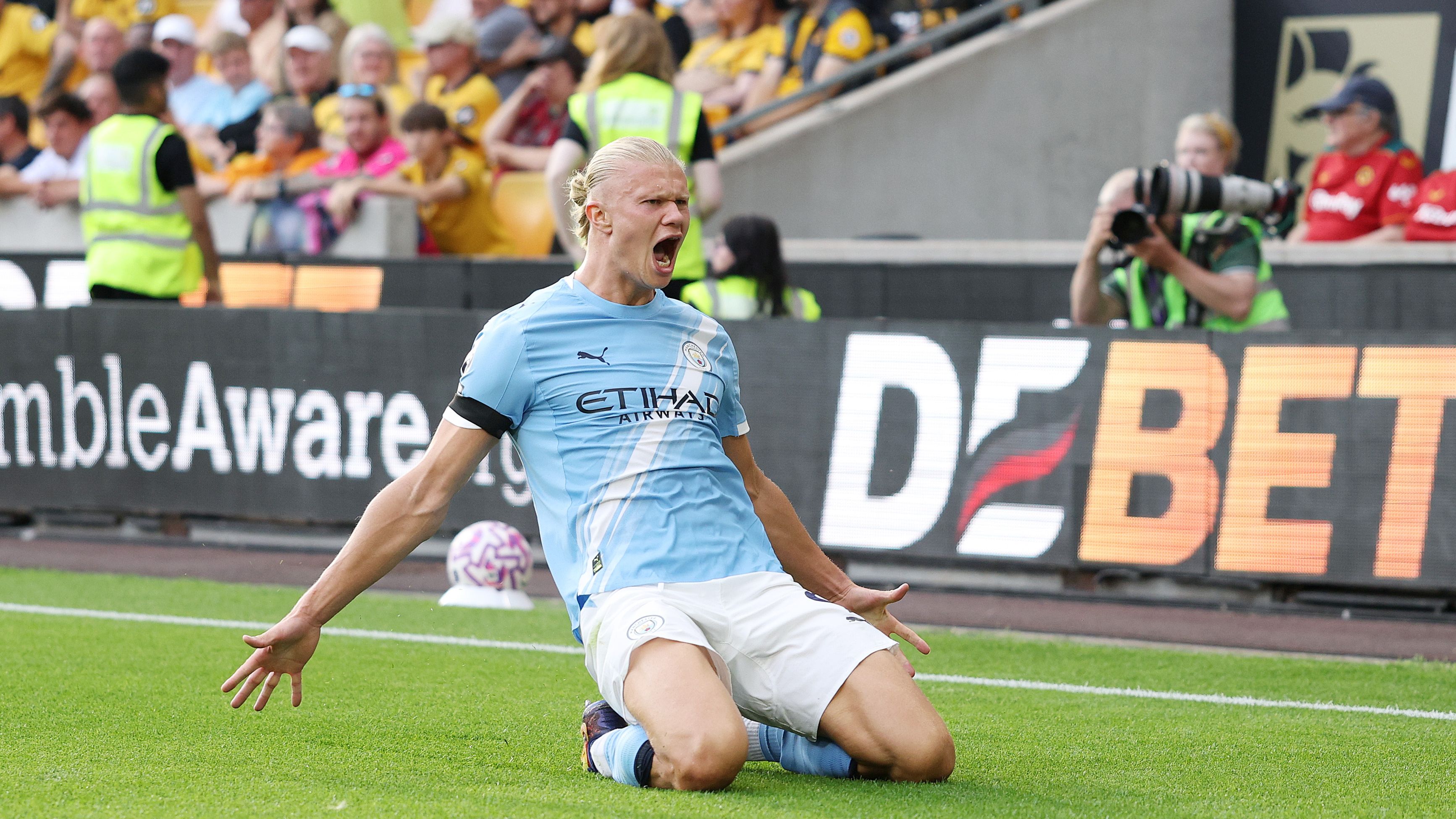 Wolverhampton Wanderers v Manchester City - Premier League