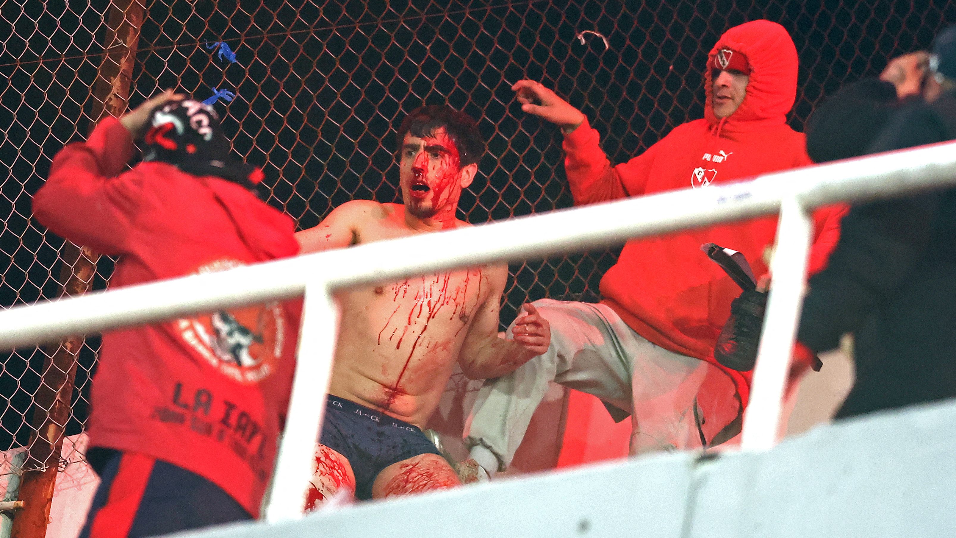 TOPSHOT-FBL-SUDAMERICANA-INDEPENDIENTE-UCHILE-FANS