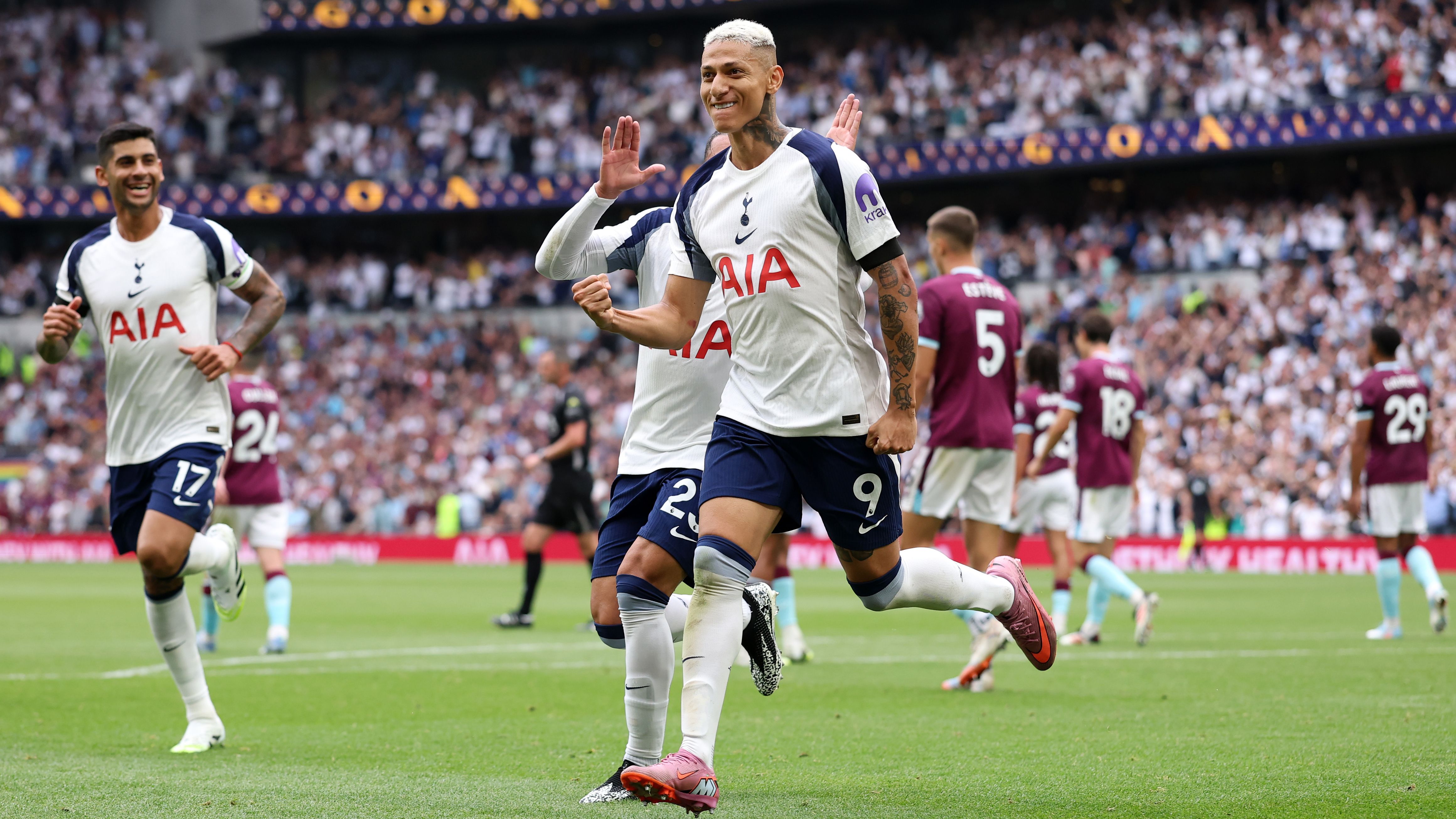 Tottenham Hotspur v Burnley - Premier League