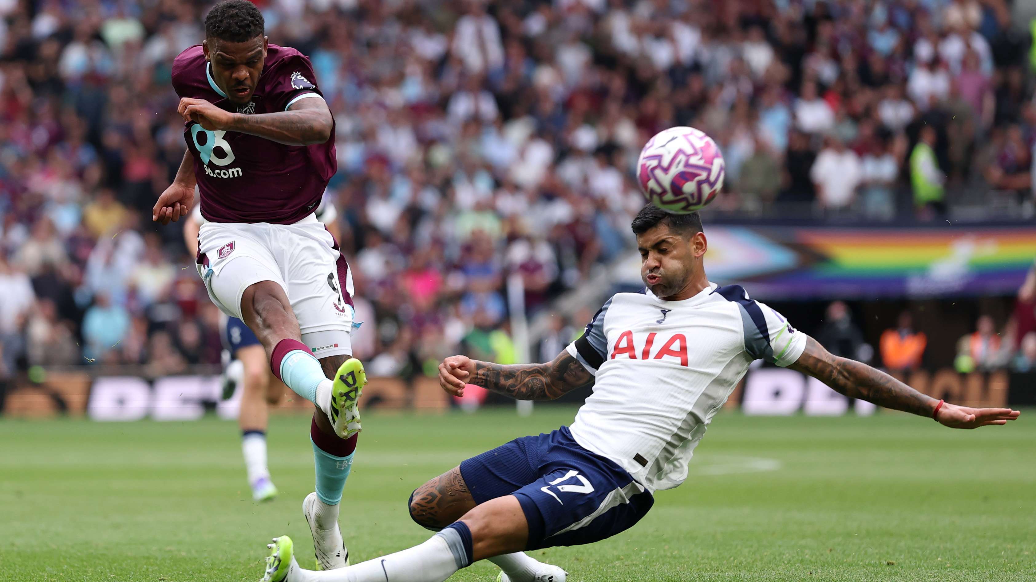 Tottenham Hotspur v Burnley - Premier League