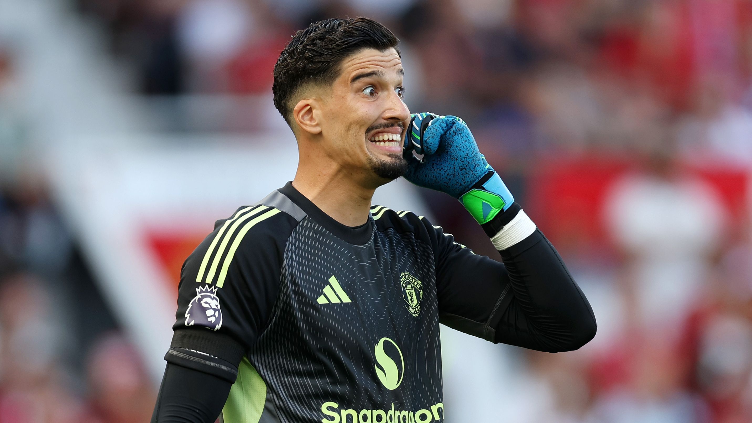 'Somehow even worse than Andre Onana!' - Man Utd urged to sell 'hopeless' Altay Bayindir after 'pathetic' mistake gifts Arsenal opening goal at Old Trafford | Goal.com UK