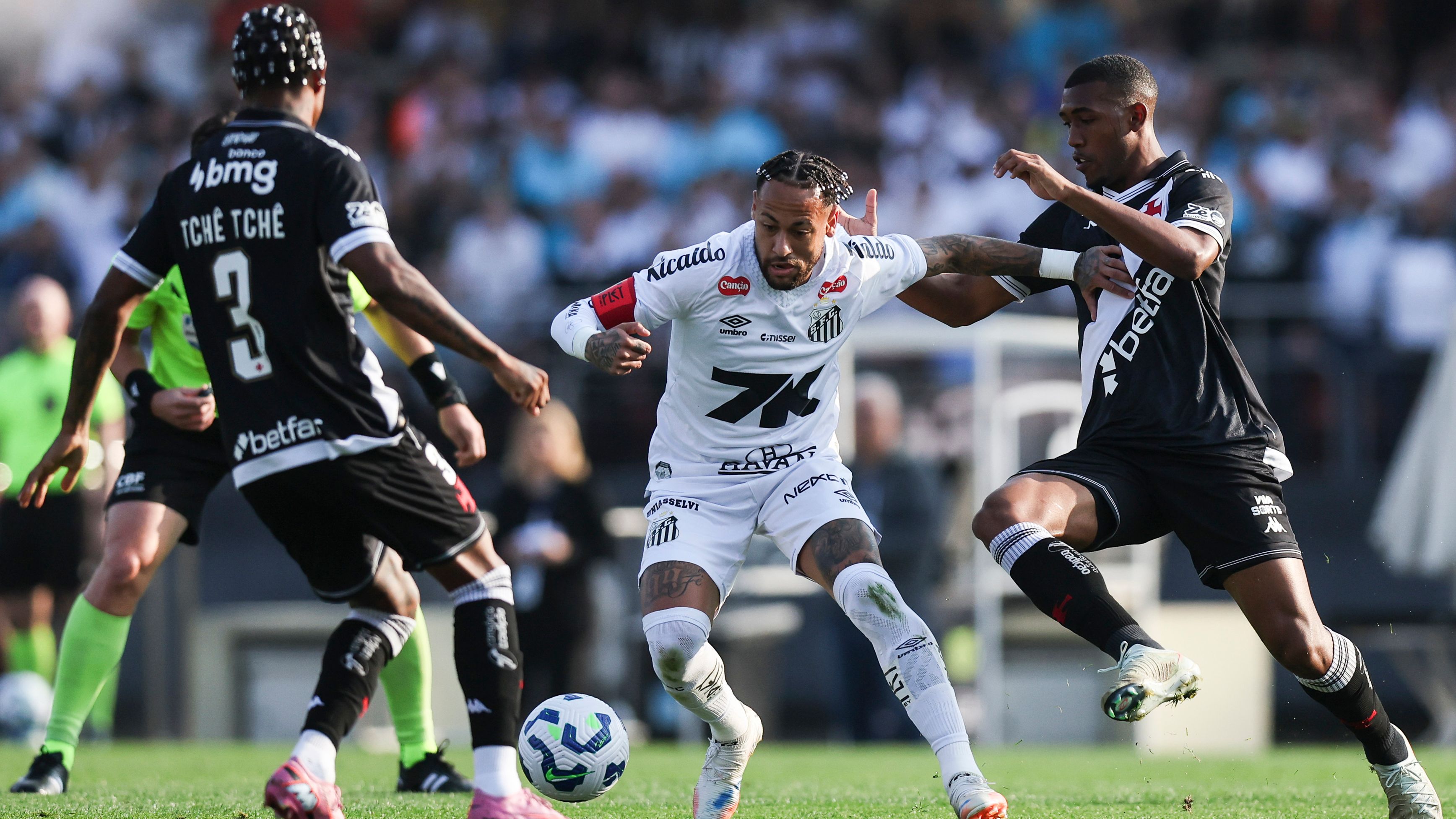 Santos v Vasco Da Gama - Brasileirao 2025