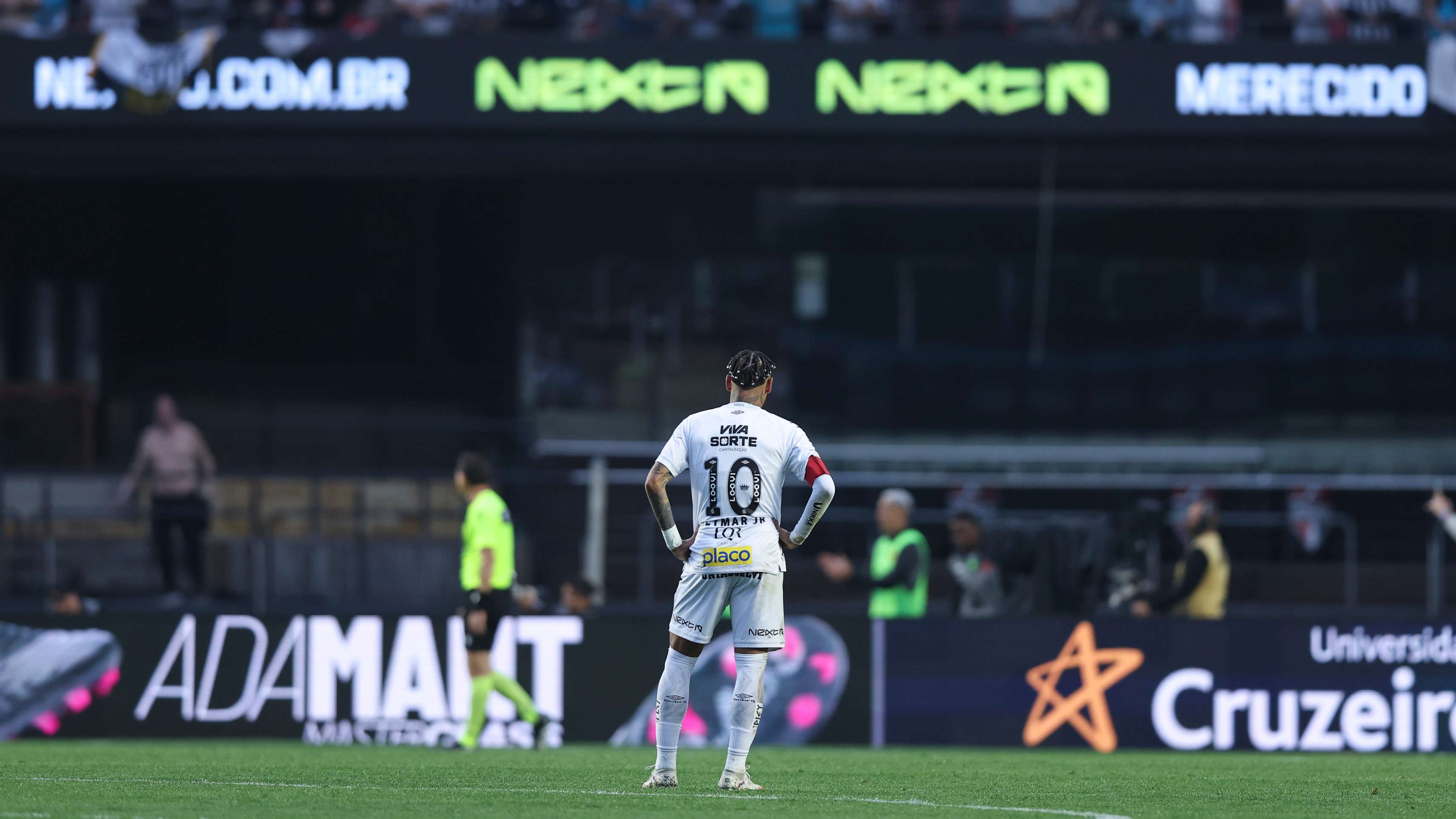 Santos v Vasco Da Gama - Brasileirao 2025