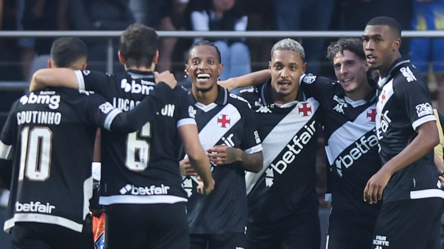 Santos v Vasco Da Gama - Brasileirao 2025