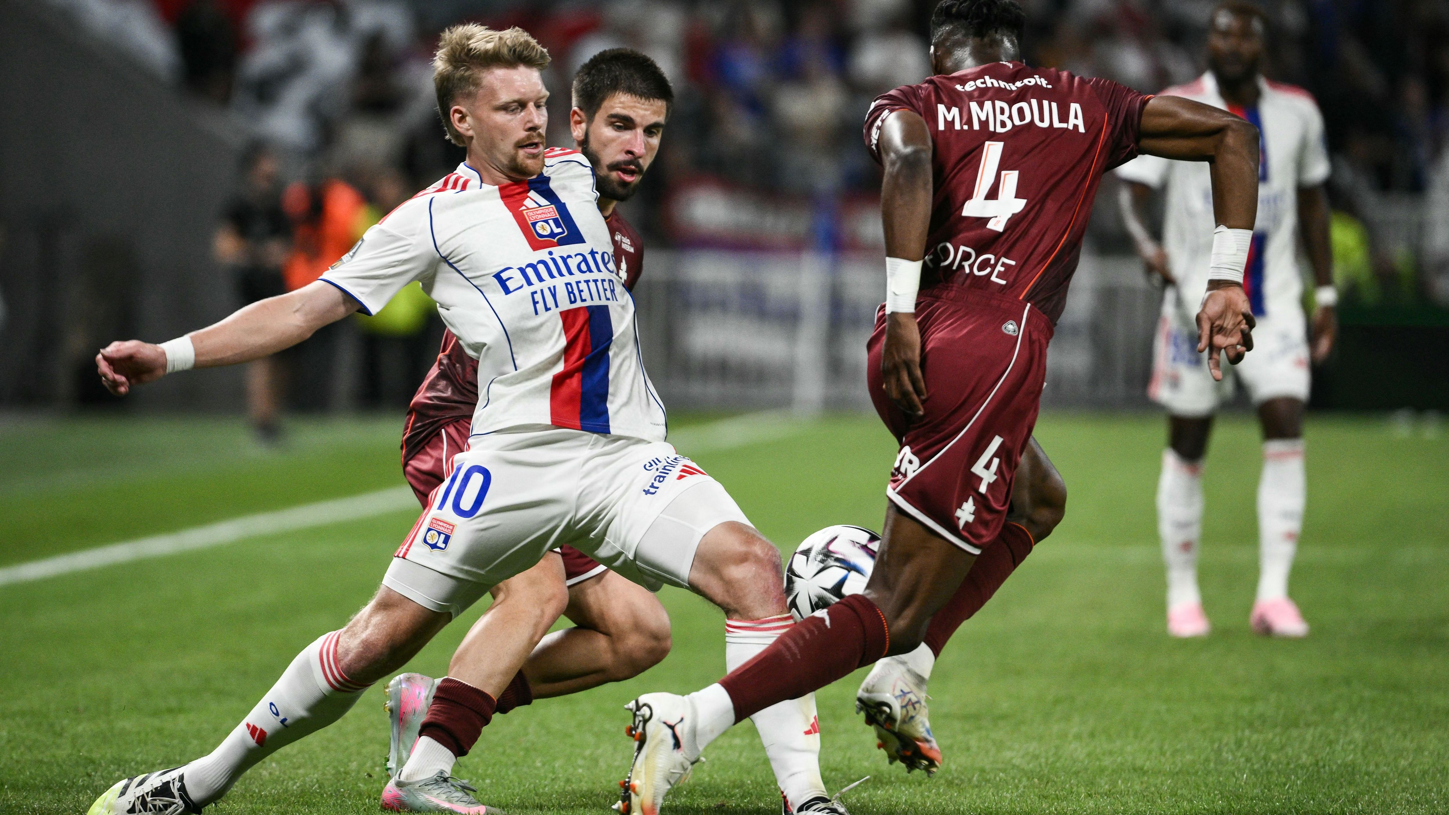 FBL-FRA-LIGUE1-LYON-METZ
