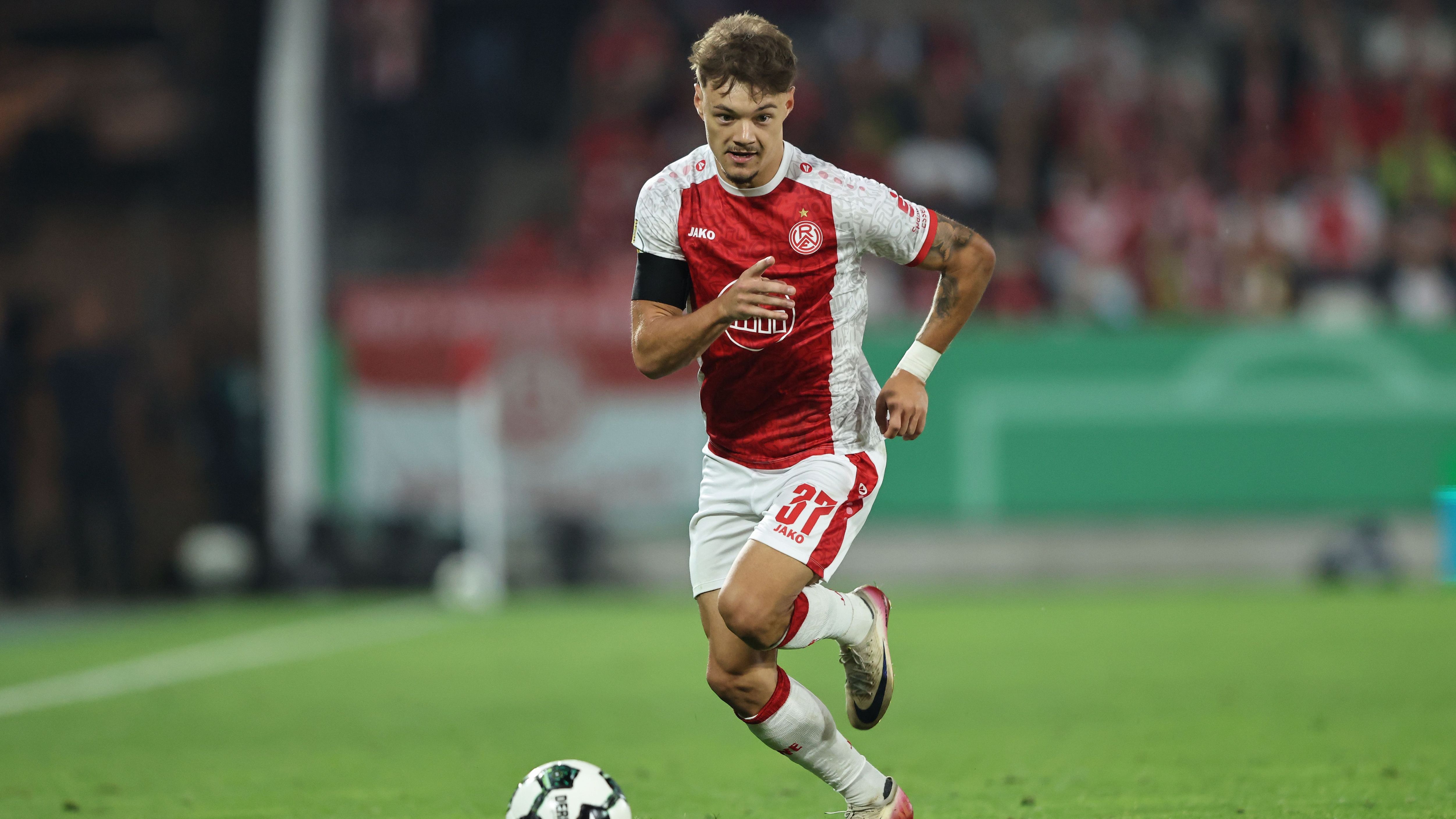 Rot-Weiss Essen v Borussia Dortmund - DFB Cup: Round One