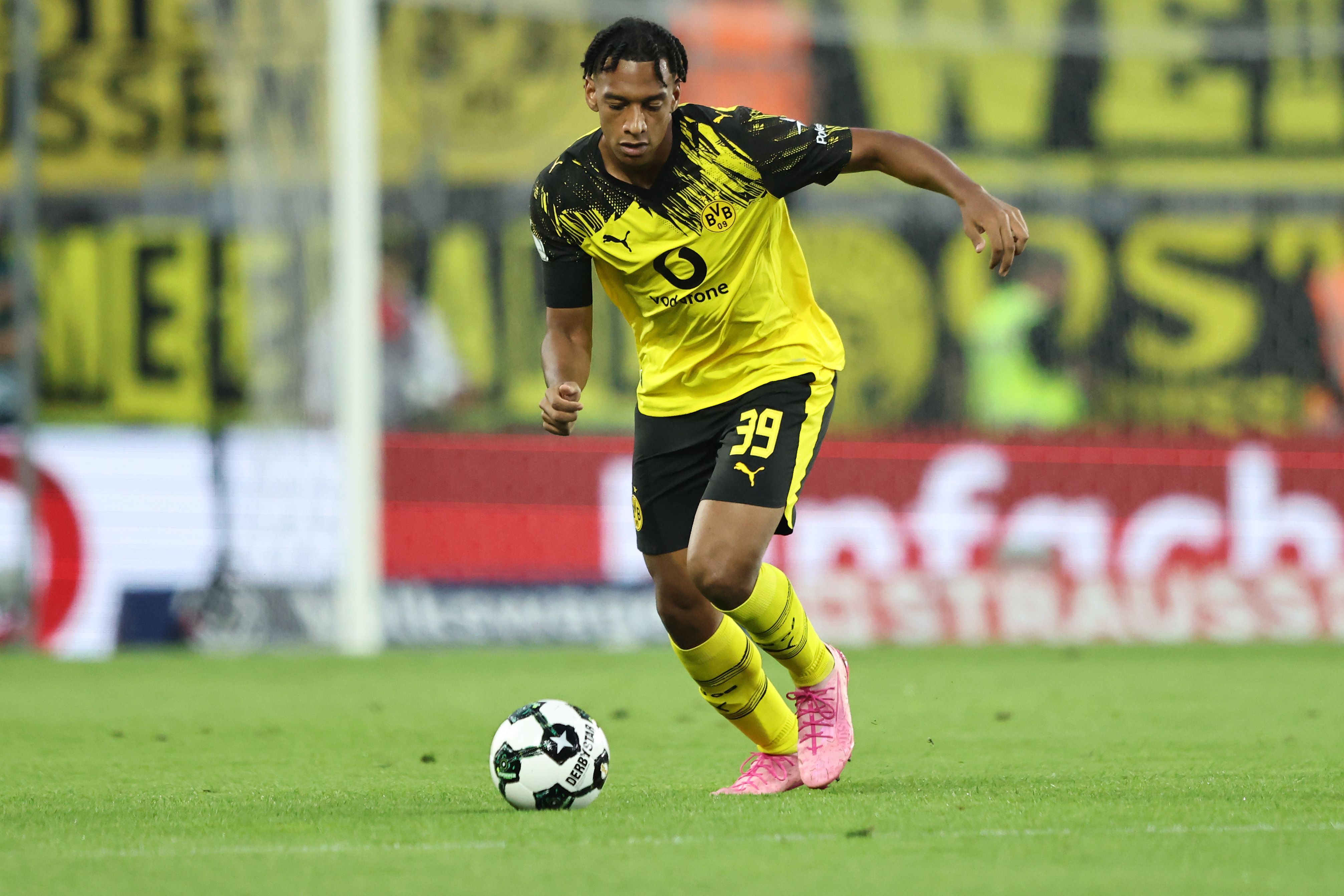 Rot-Weiss Essen v Borussia Dortmund - DFB Cup: Round One
