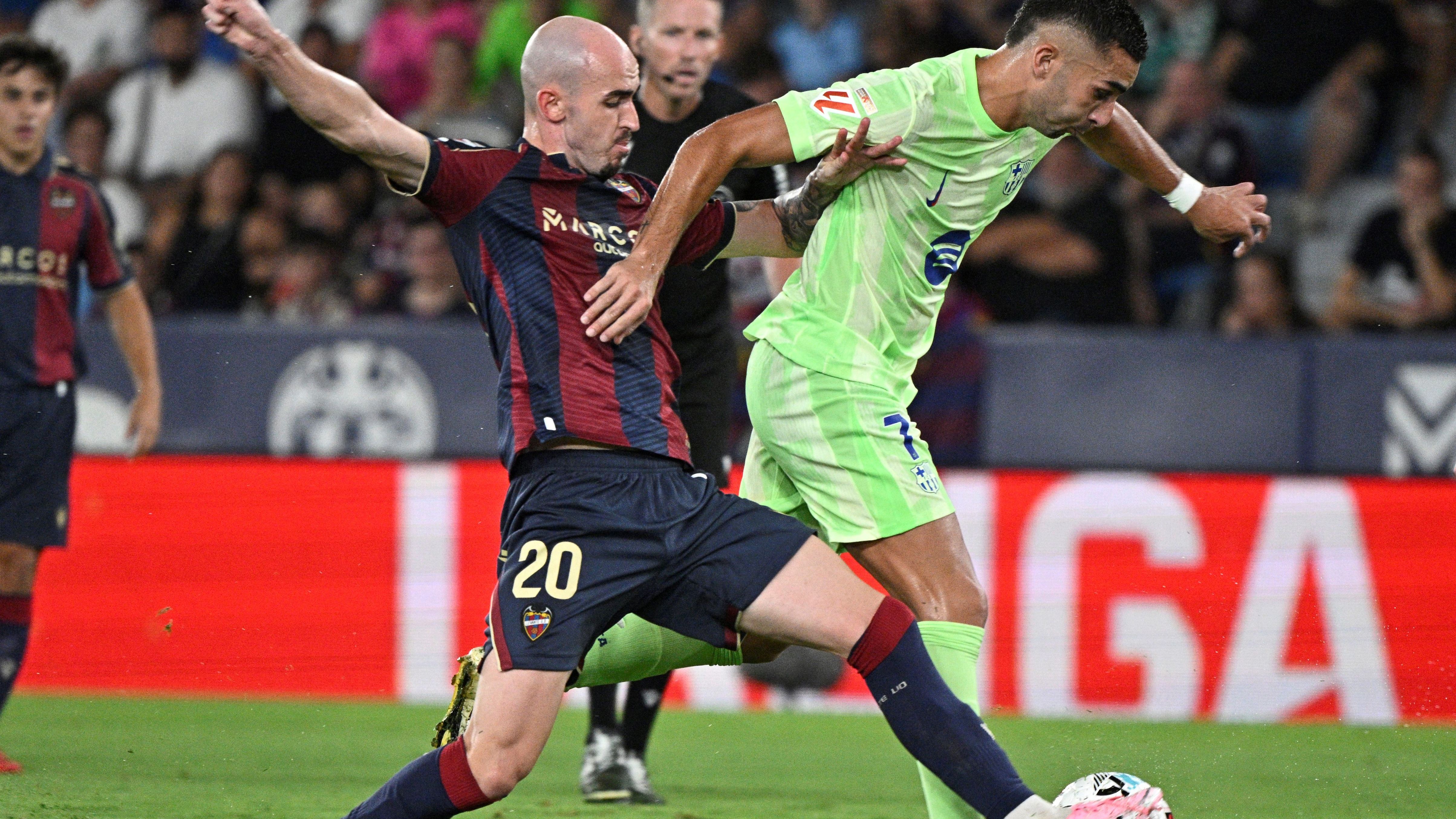 FBL-ESP-LIGA-LEVANTE-BARCELONA