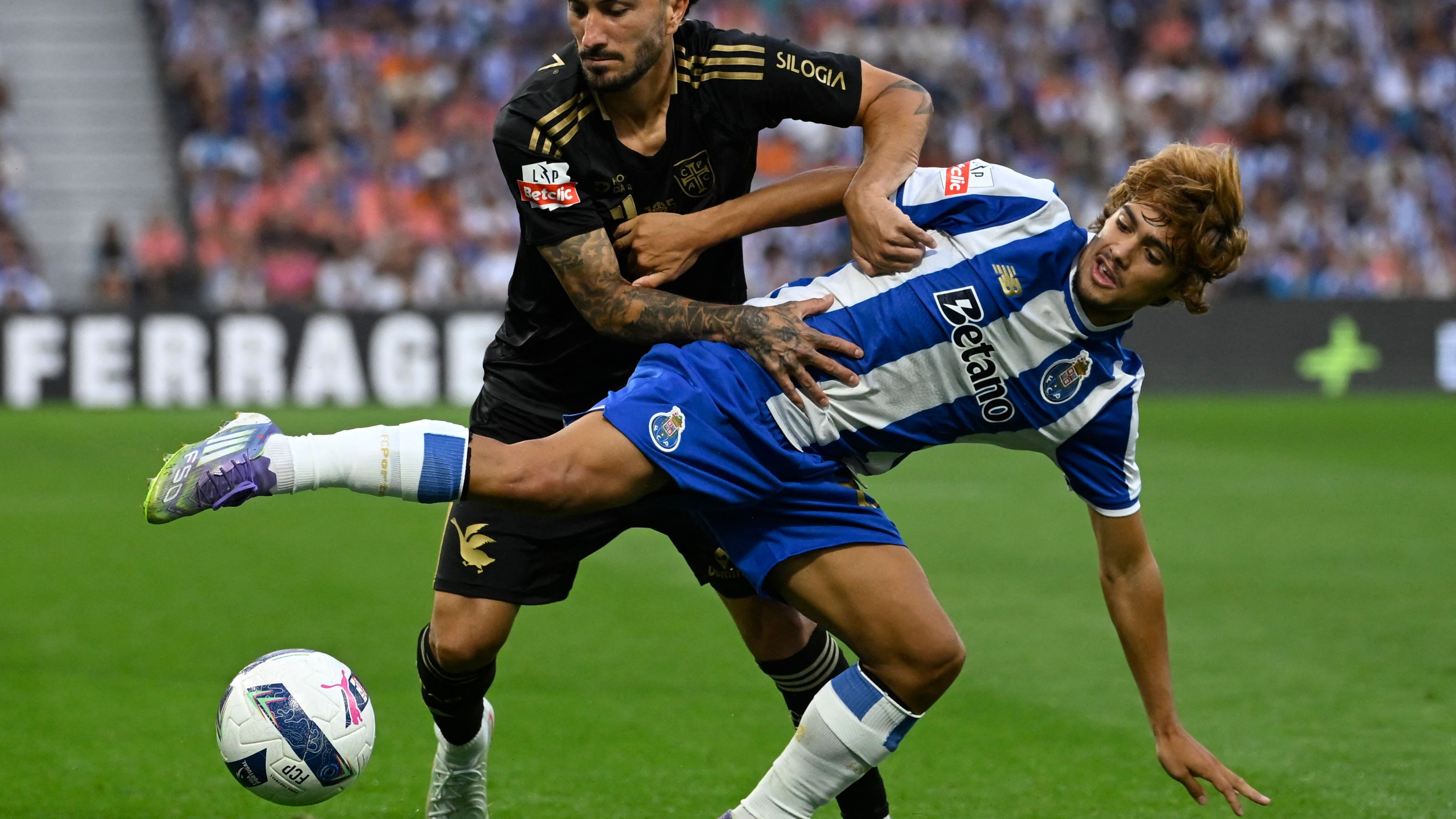 FBL-POR-LIGA-PORTO-CASA PIA