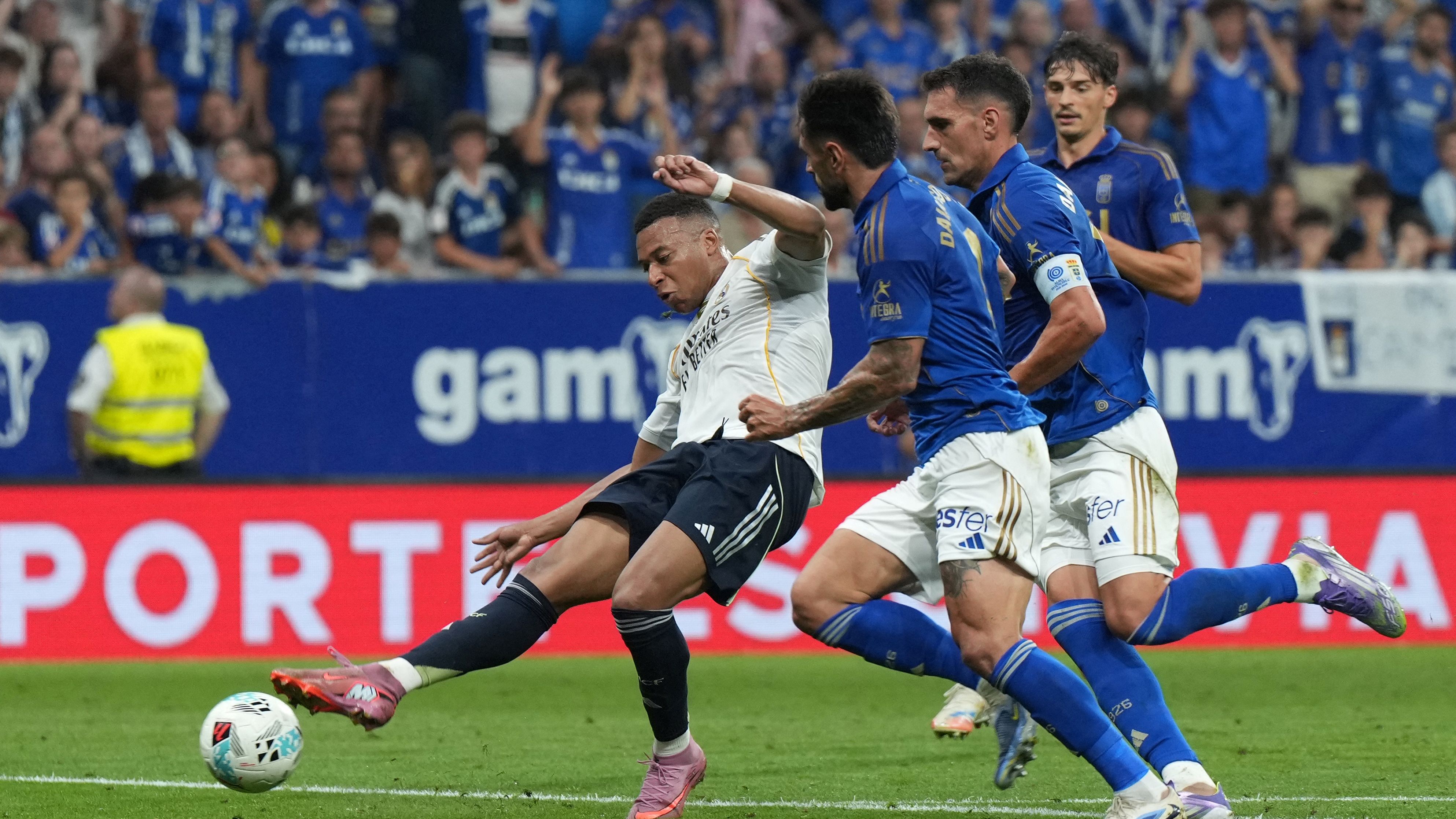 TOPSHOT-FBL-ESP-LIGA-OVIEDO-REAL MADRID