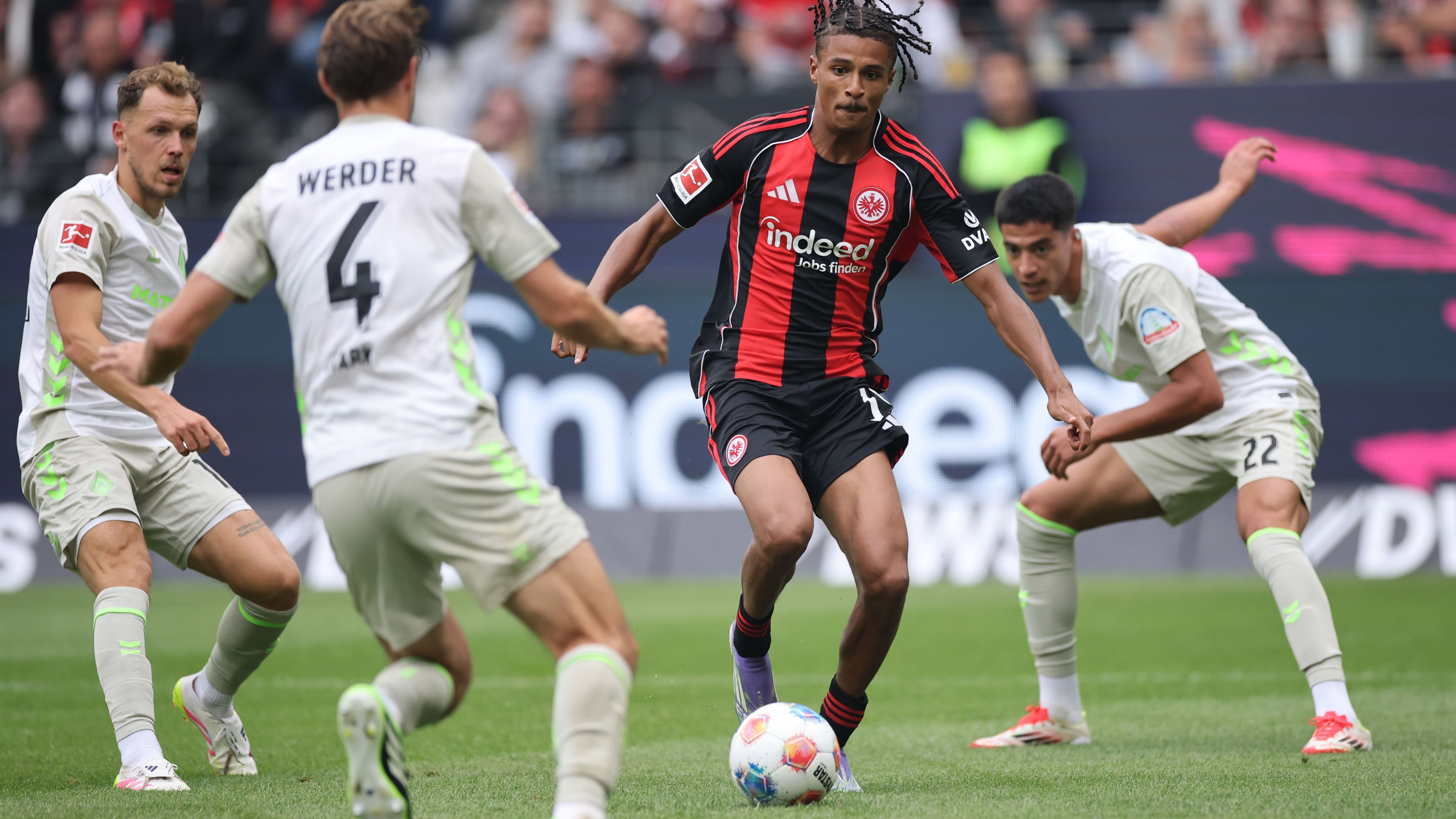 Eintracht Frankfurt v SV Werder Bremen - Bundesliga