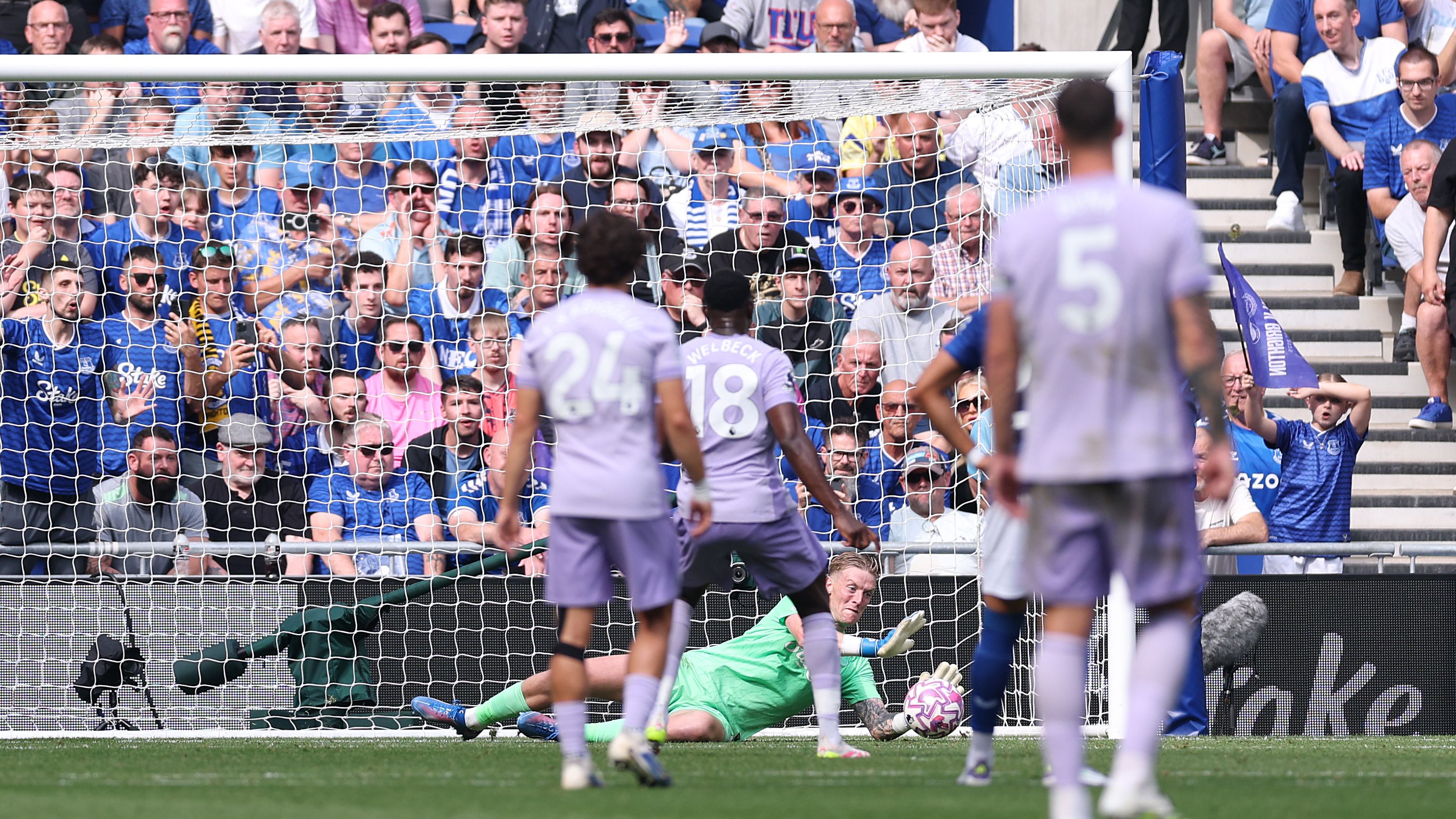 Everton v Brighton & Hove Albion - Premier League