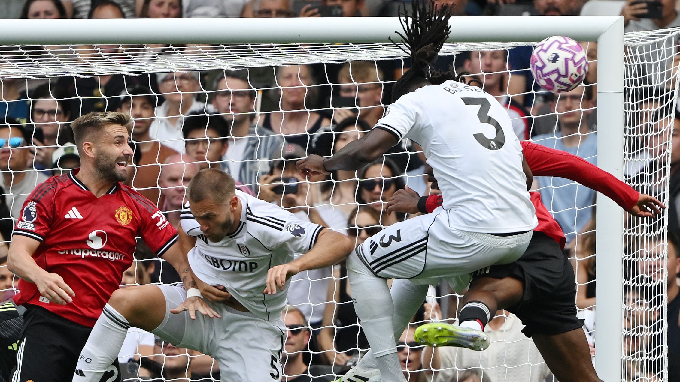 Fulham v Manchester United - Premier League