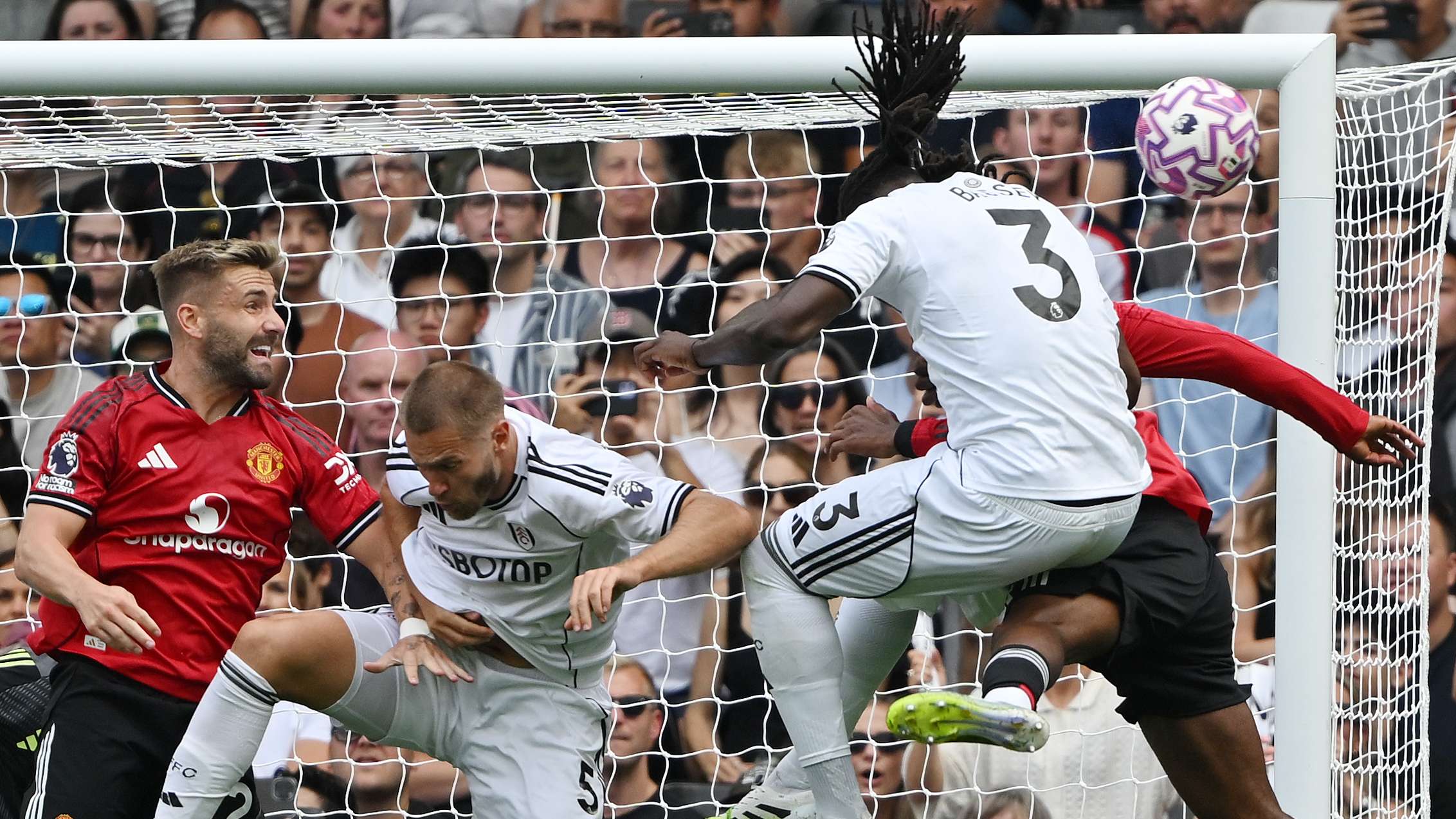 Fulham v Manchester United - Premier League
