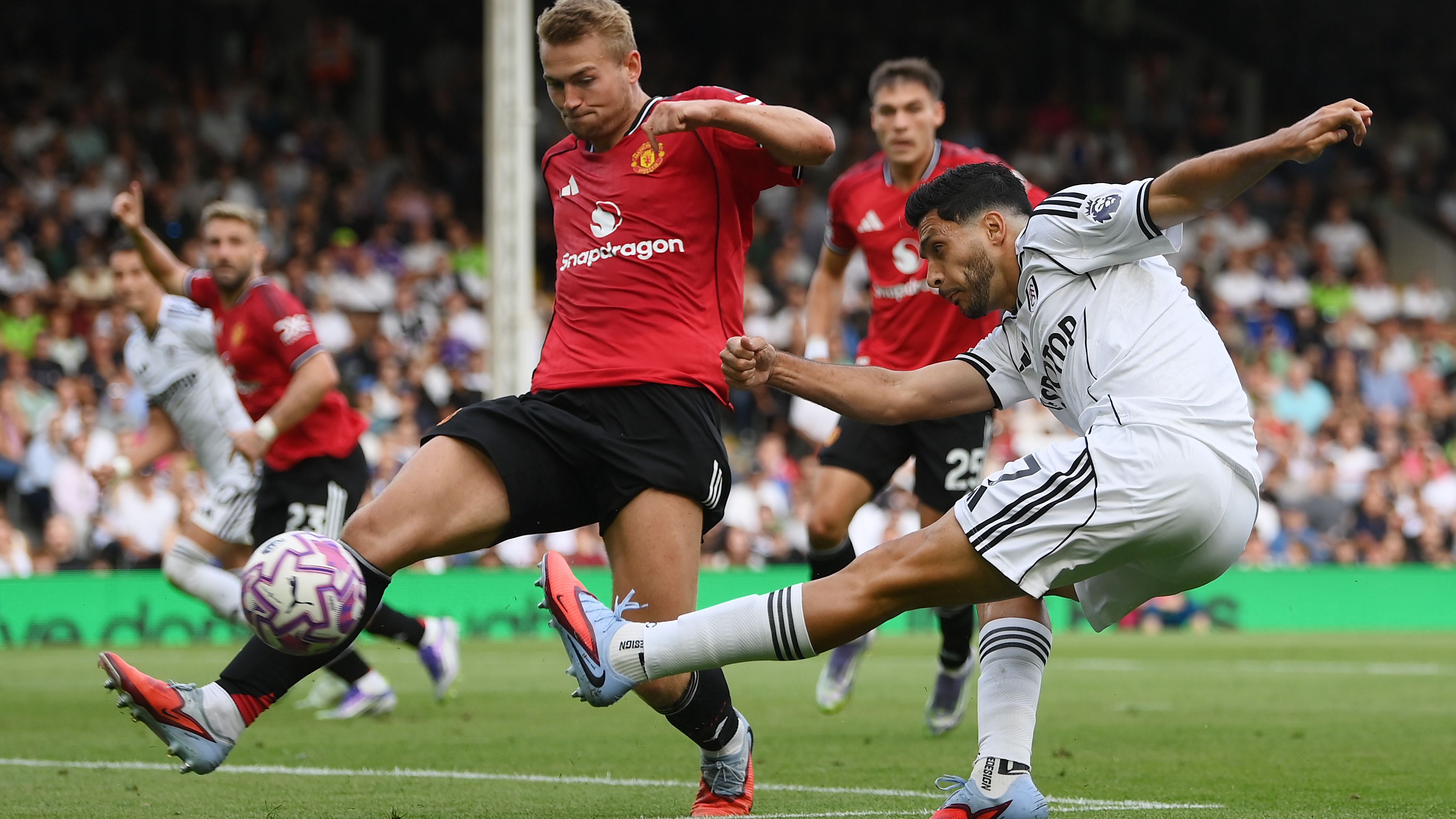 Fulham v Manchester United - Premier League
