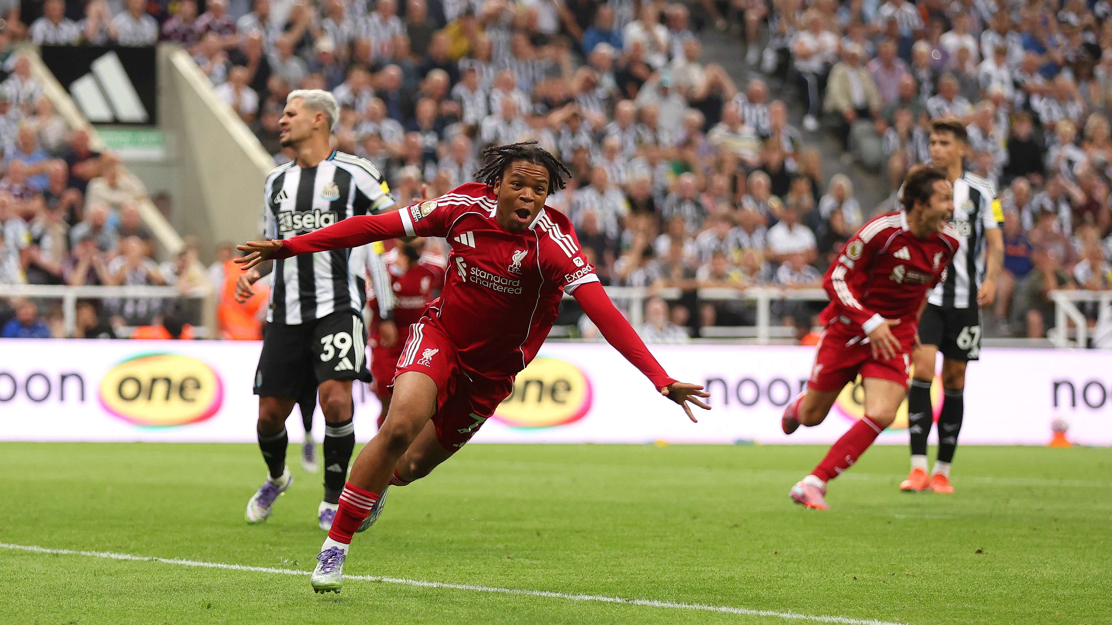 Newcastle United v Liverpool - Premier League