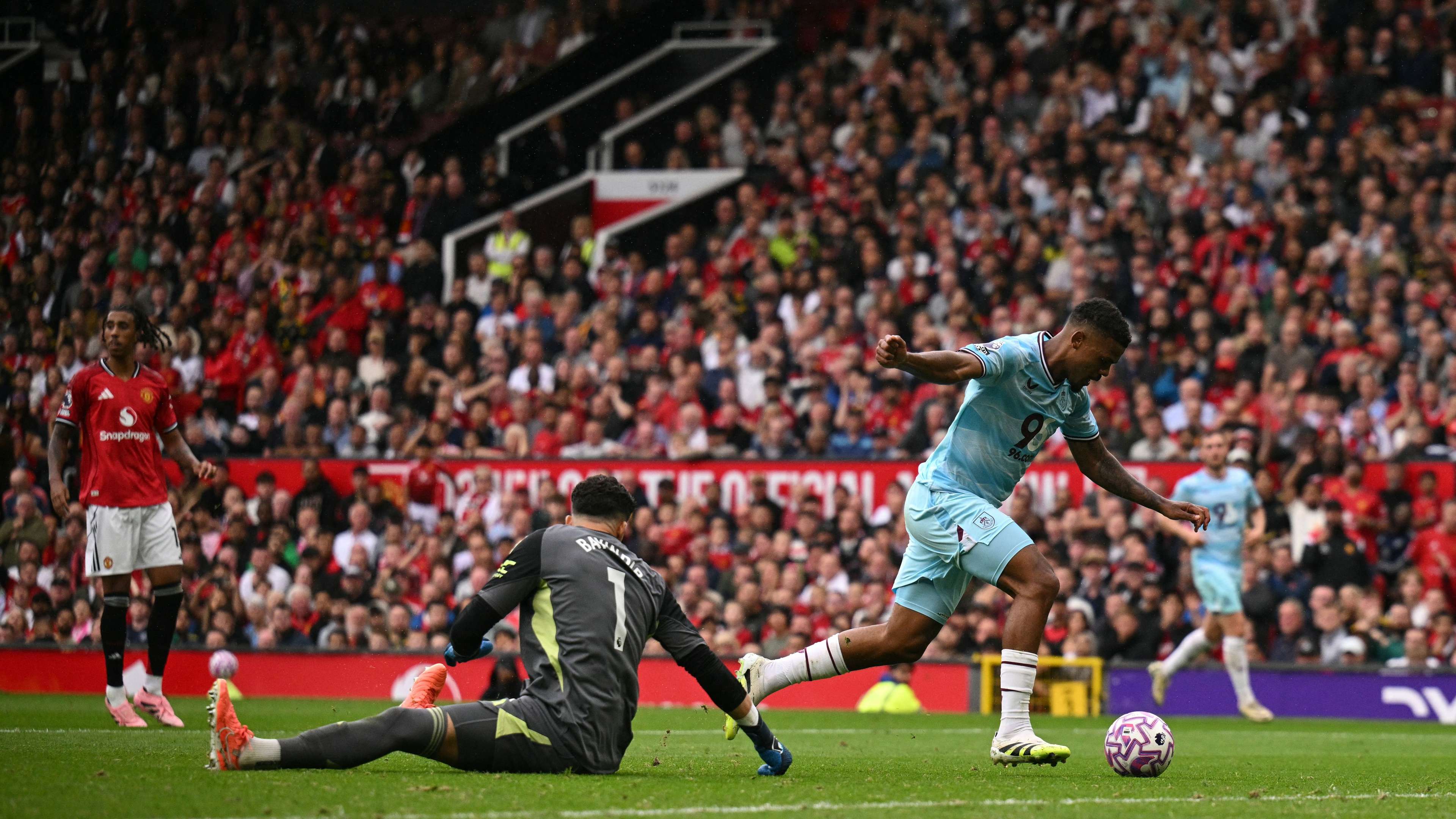 FBL-ENG-PR-MAN UTD-BURNLEY