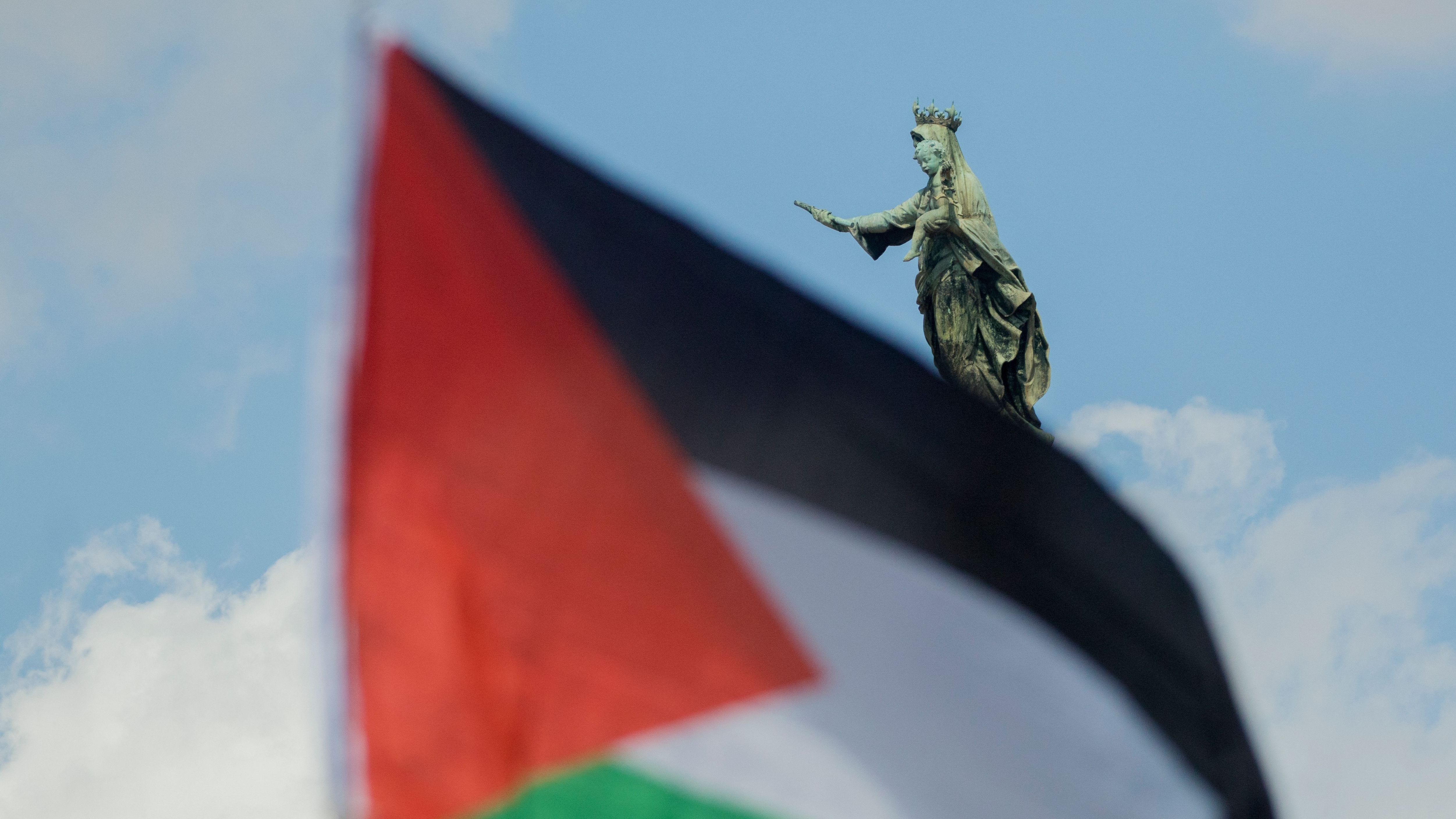 Thousands-Send-Off-Gaza-Bound-Volunteers