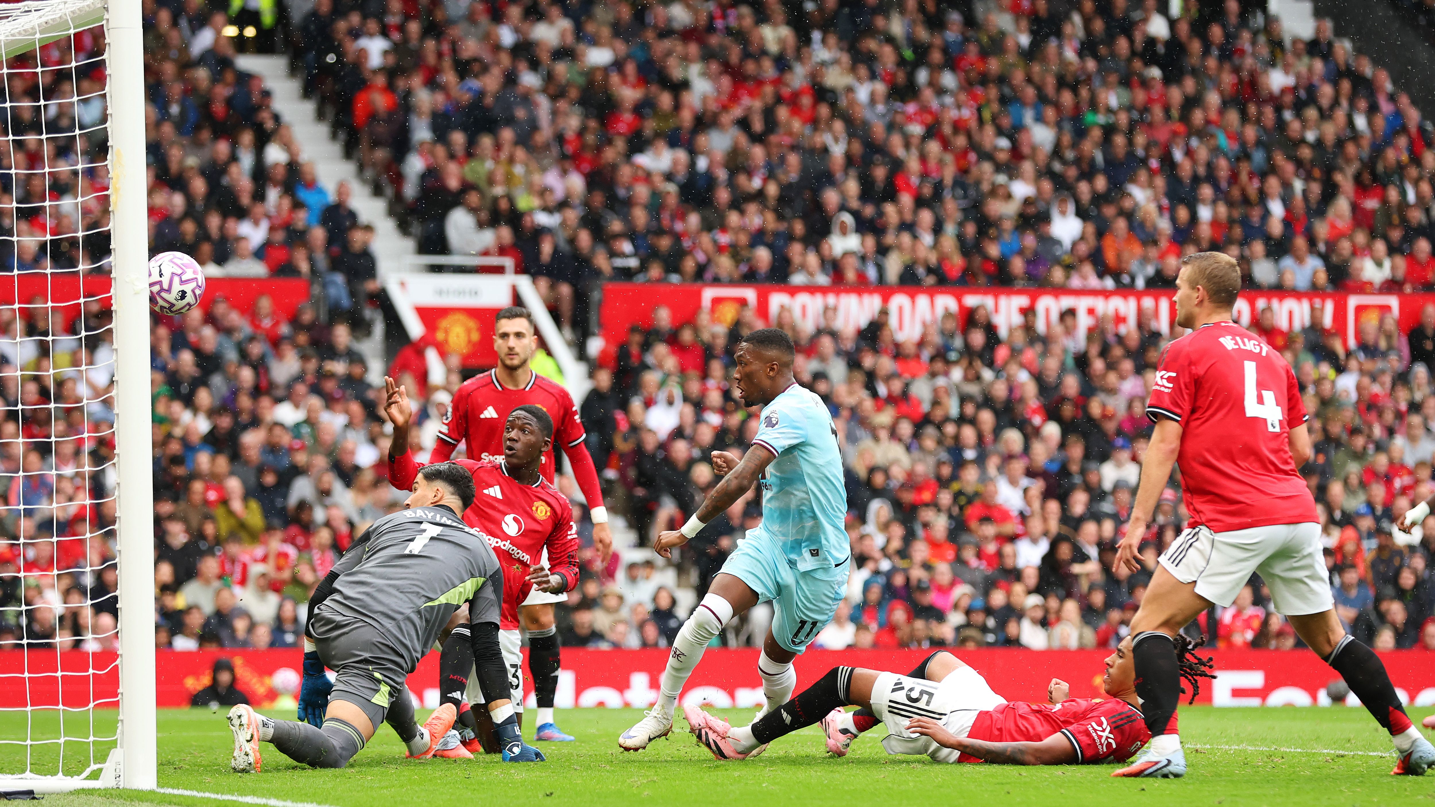 Manchester United v Burnley - Premier League