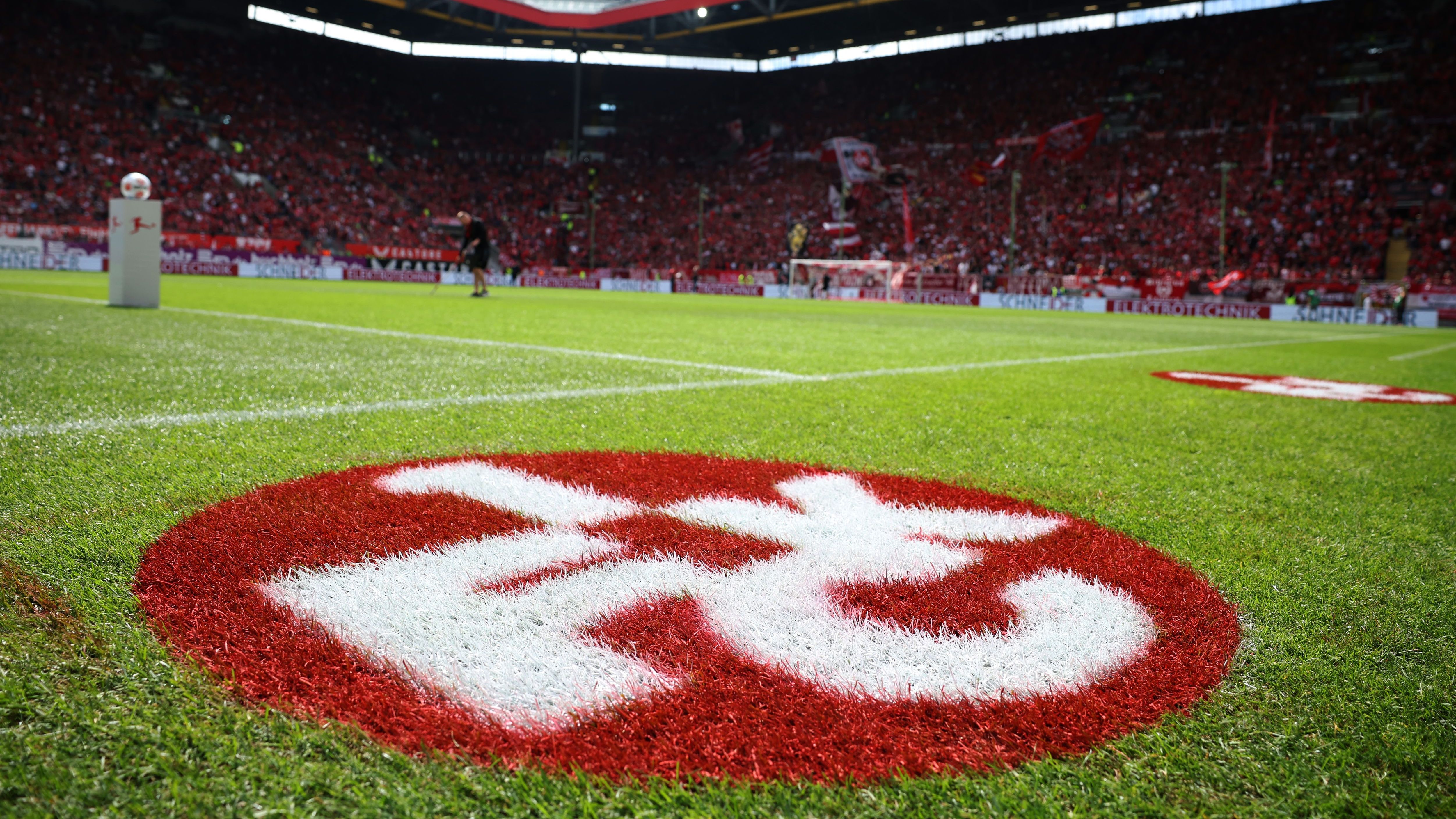 1. FC Kaiserslautern v SV Darmstadt 98 - 2. Bundesliga